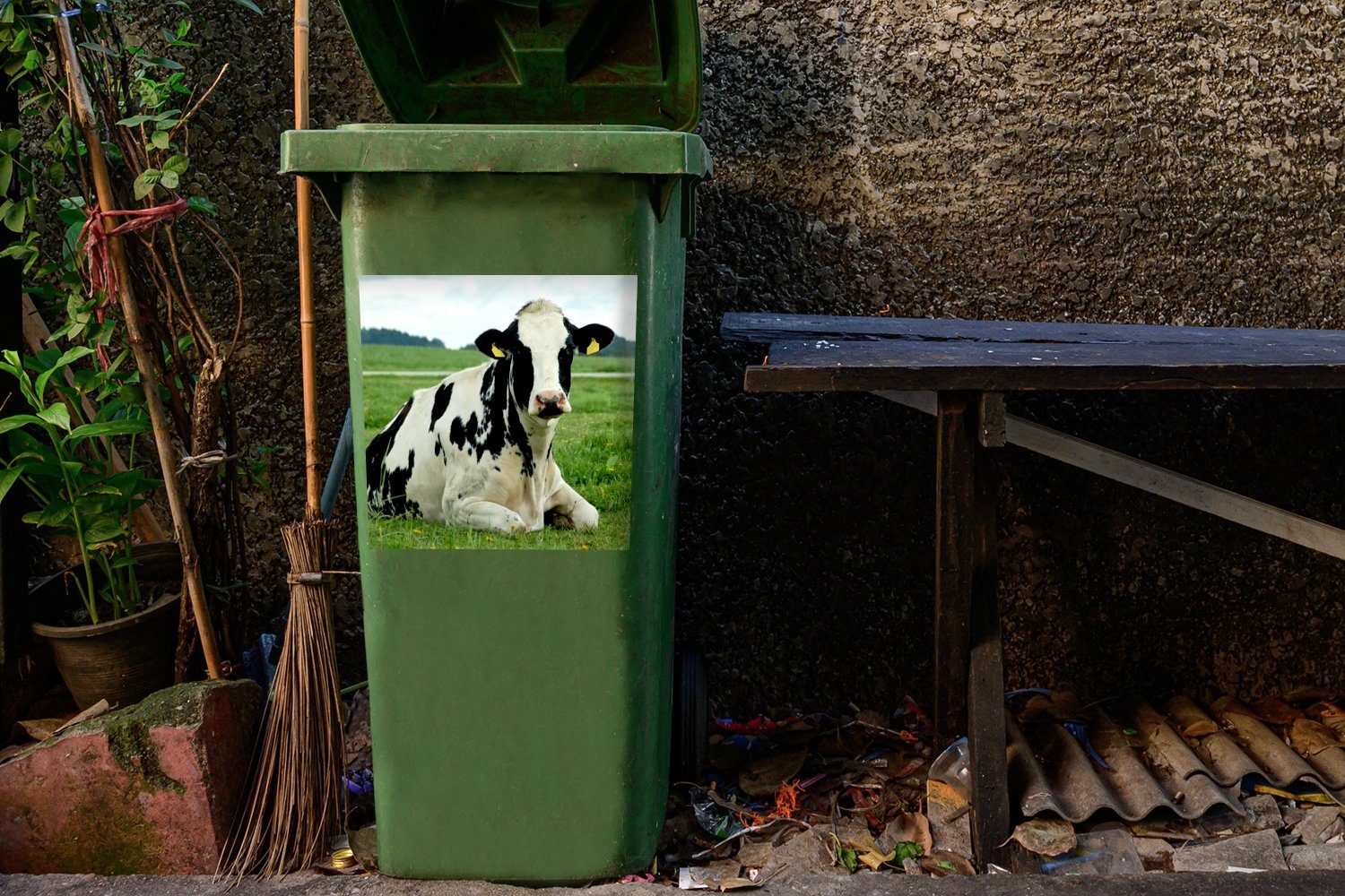 Tier MuchoWow Mülltonne, St), (1 - Wandsticker Sticker, Container, Kuh Mülleimer-aufkleber, - Abfalbehälter Friesland