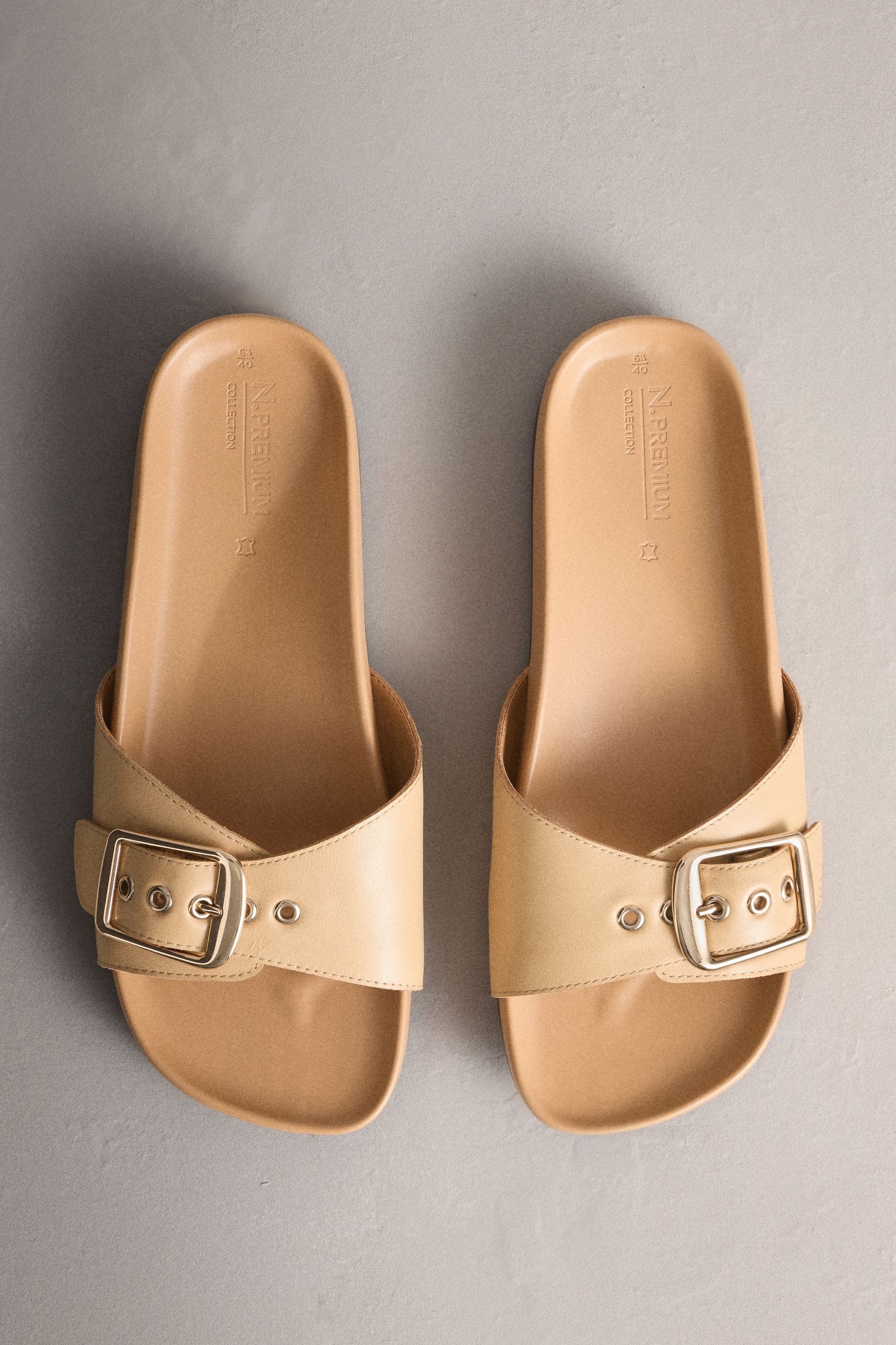 Next N. Premium Sandalen mit einem Riemen und Fußbett Sandale (1-tlg)