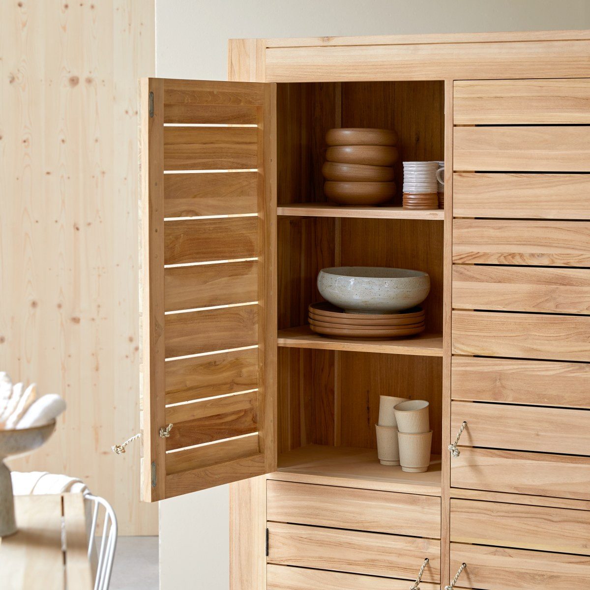 Tikamoon Sideboard Schrank Sideboard Hochschrank aus massivem Teak 160 cm vier Türen