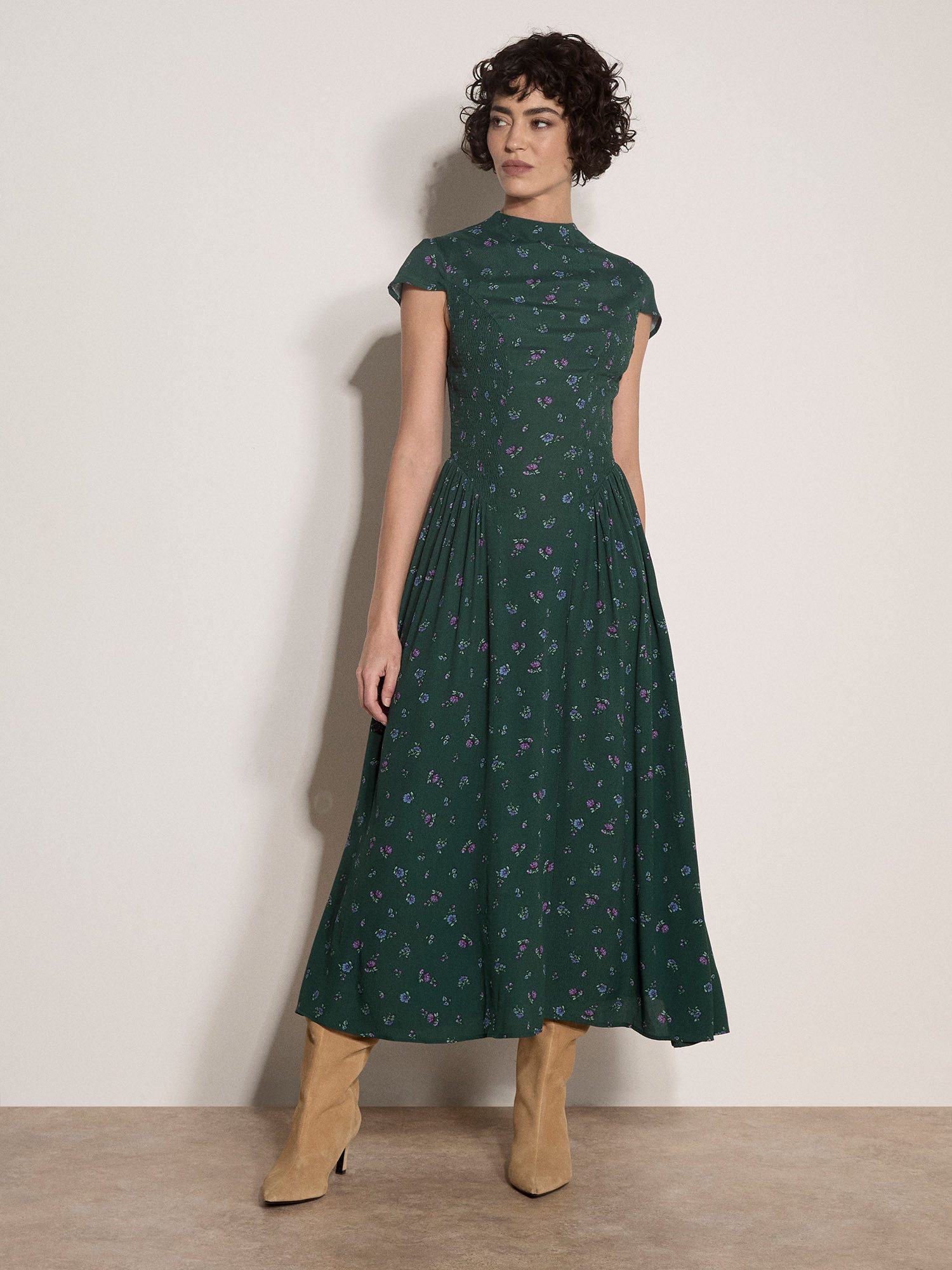 Apricot Minikleid Geblümtes kurzes Kleid mit Smokdetails – Bild 2 von 5