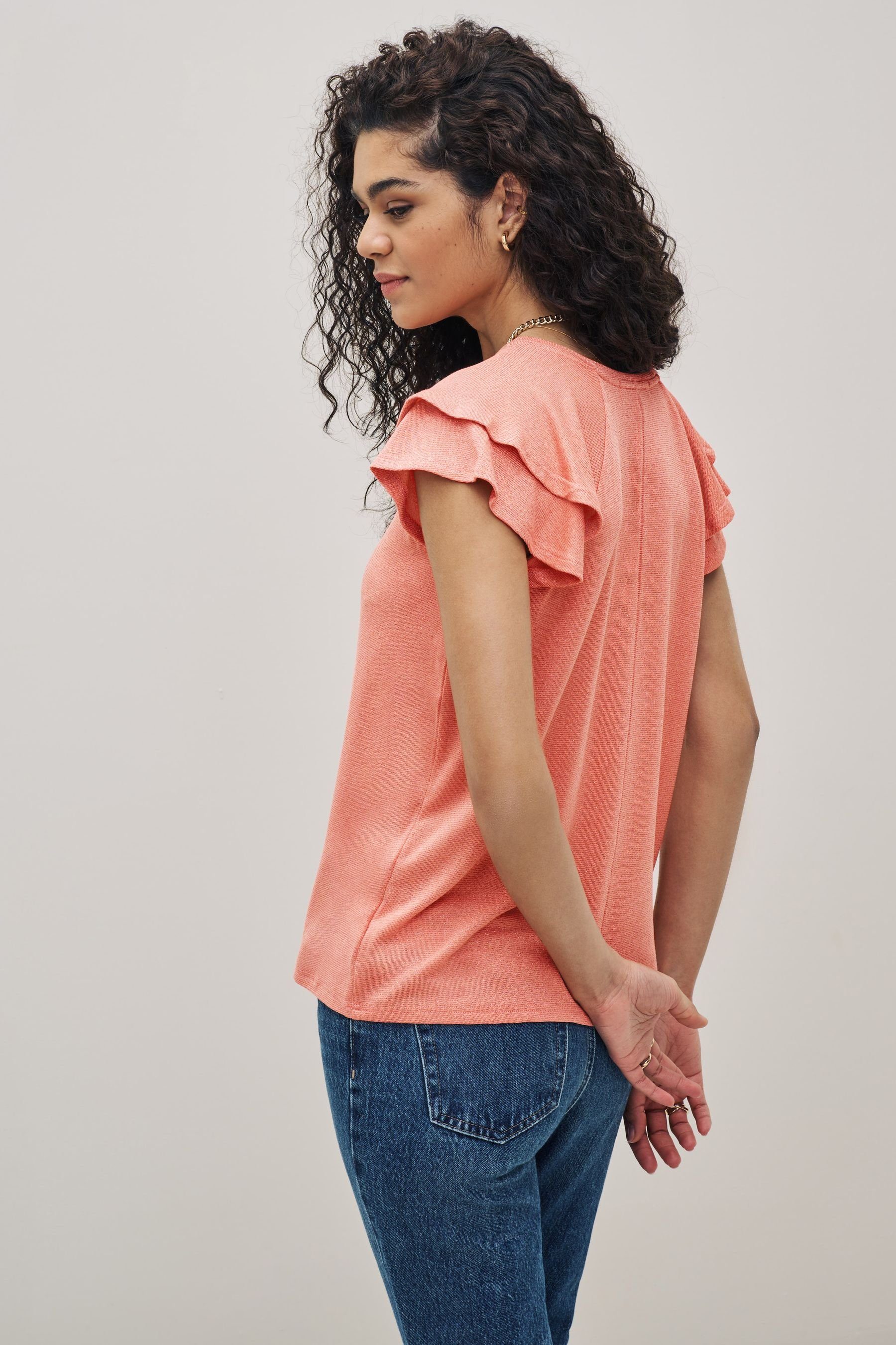 und mit Next (1-tlg) U-Ausschnitt Pink Flatterärmeln T-Shirt T-Shirt Coral kurzen