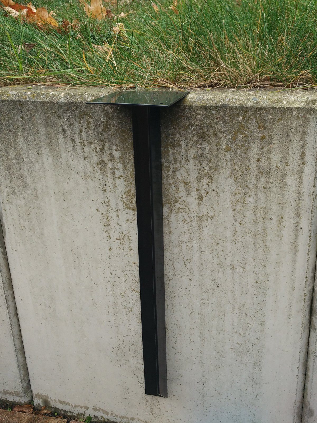 Köhko Wasserfall Bodenhülse 500 mm aus Eisen in schwarz lackiert für Wassersäule