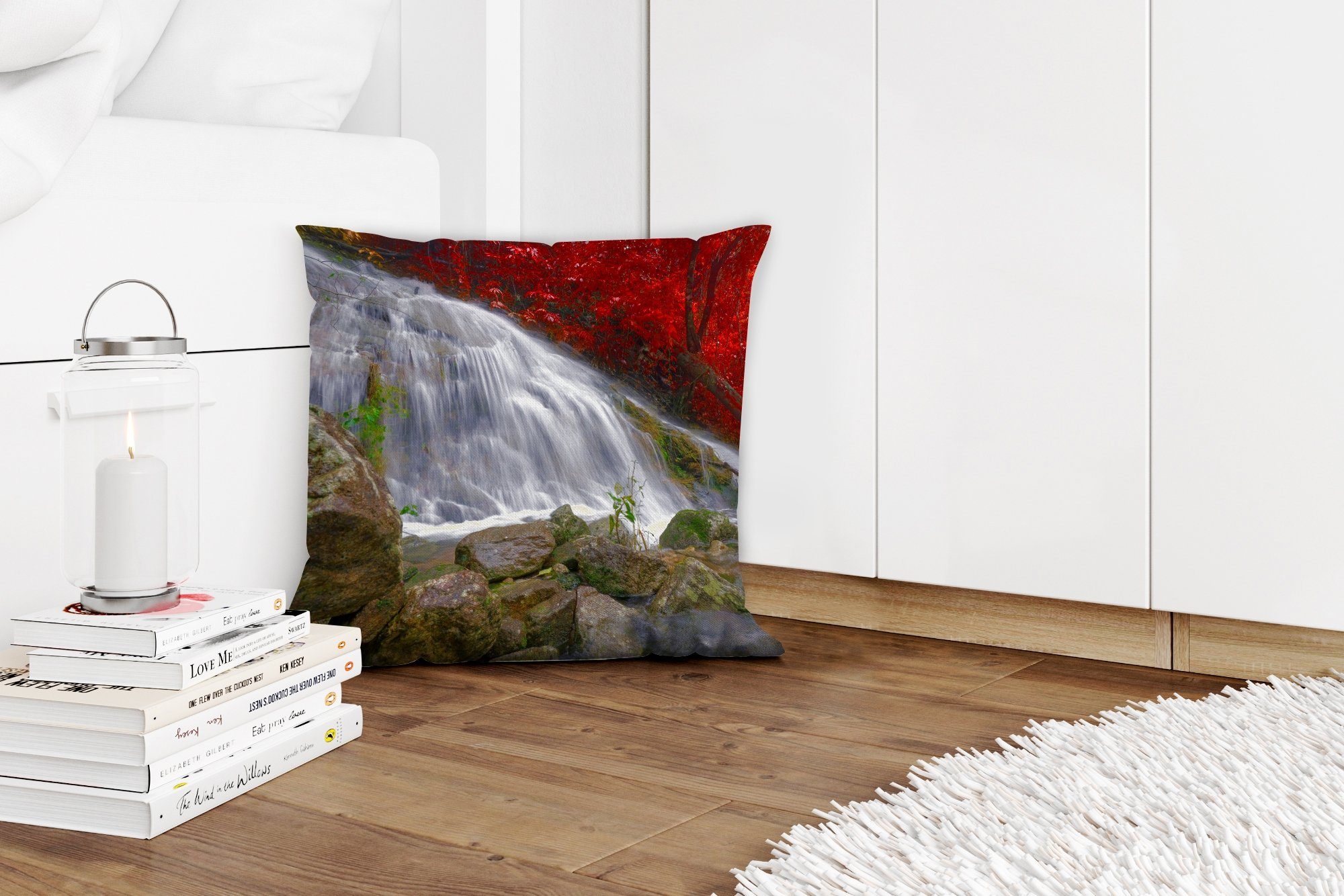 mit Herbst, - Wasserfall MuchoWow für Füllung Wasser - Sofakissen Dekokissen Felsen Schlafzimmer, Deko, - Wohzimmer, Zierkissen