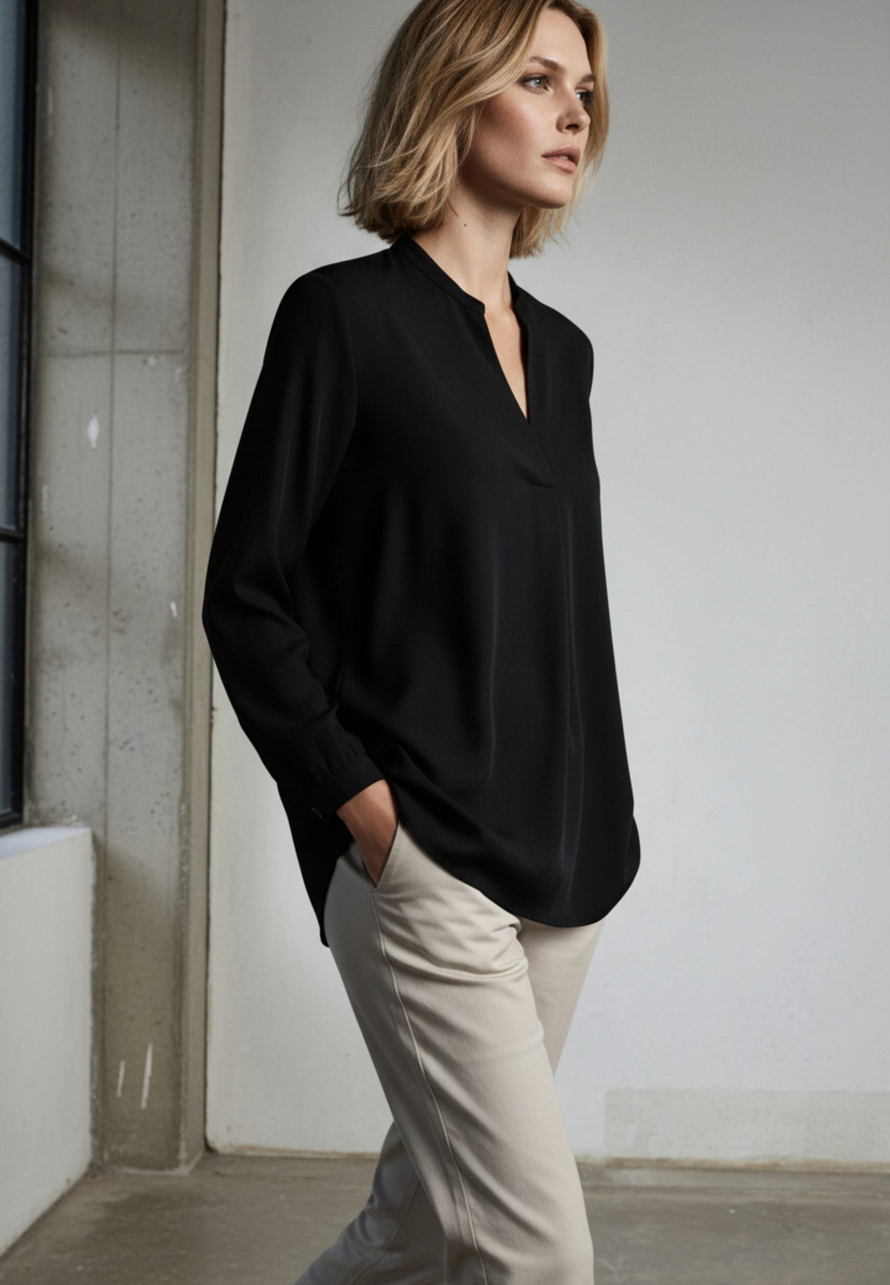 Andijamo-Fashion Schlupfbluse SILENT GLOW Zeitloses Design- matt glänzender Satin