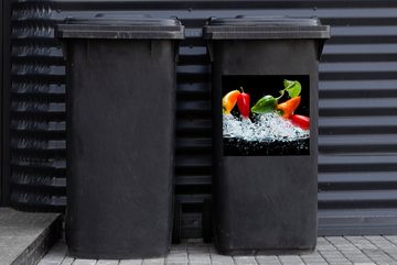 MuchoWow Wandsticker Paprika - Schwarz - Gemüse - Wasser - Blatt (1 St), Mülleimer-aufkleber, Mülltonne, Sticker, Container, Abfalbehälter