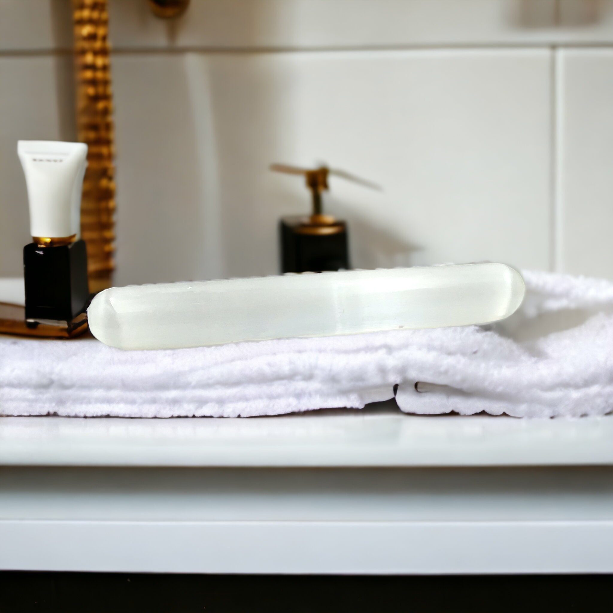 Steinfixx® Massagestein Grosser Massagestab mit abgerundeten Enden, 150x25x25 mm, 120 Gramm, für jede Art der manuellen Massage 1-tlg., ein großer Selenit Massagestab 100% Natur, Für jede Art der Massage, gute Wärmeleitung