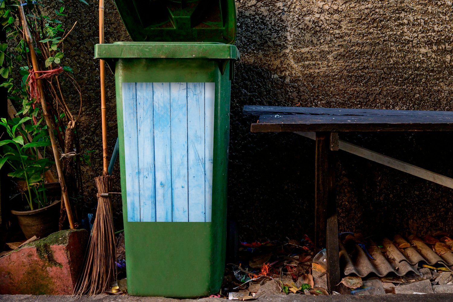 mit Abfalbehälter Mülleimer-aufkleber, Wand MuchoWow Wandsticker Blaue Bohlenstruktur Mülltonne, Sticker, (1 St), Container,
