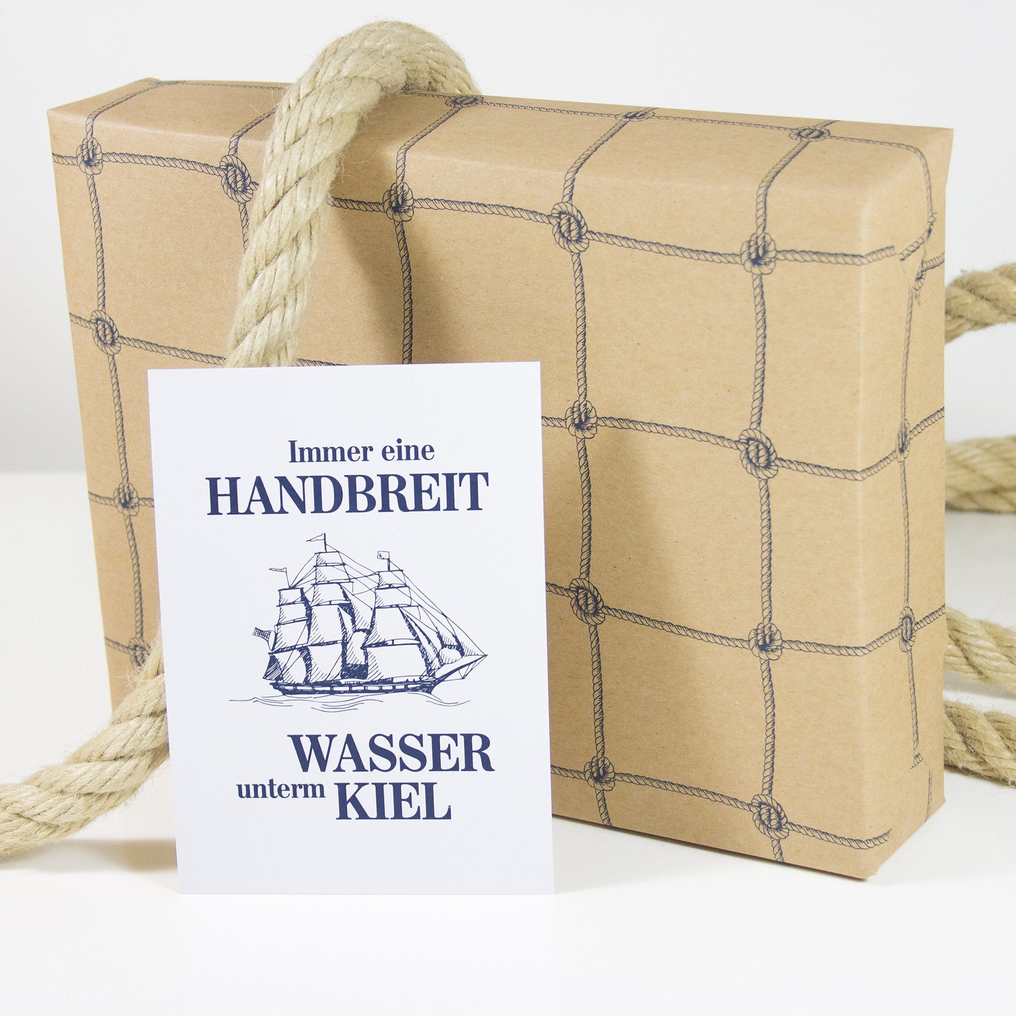 Bow & Hummingbird Postkarte Postkarte Wasser unterm Kiel, 100 % Recyclingpapier