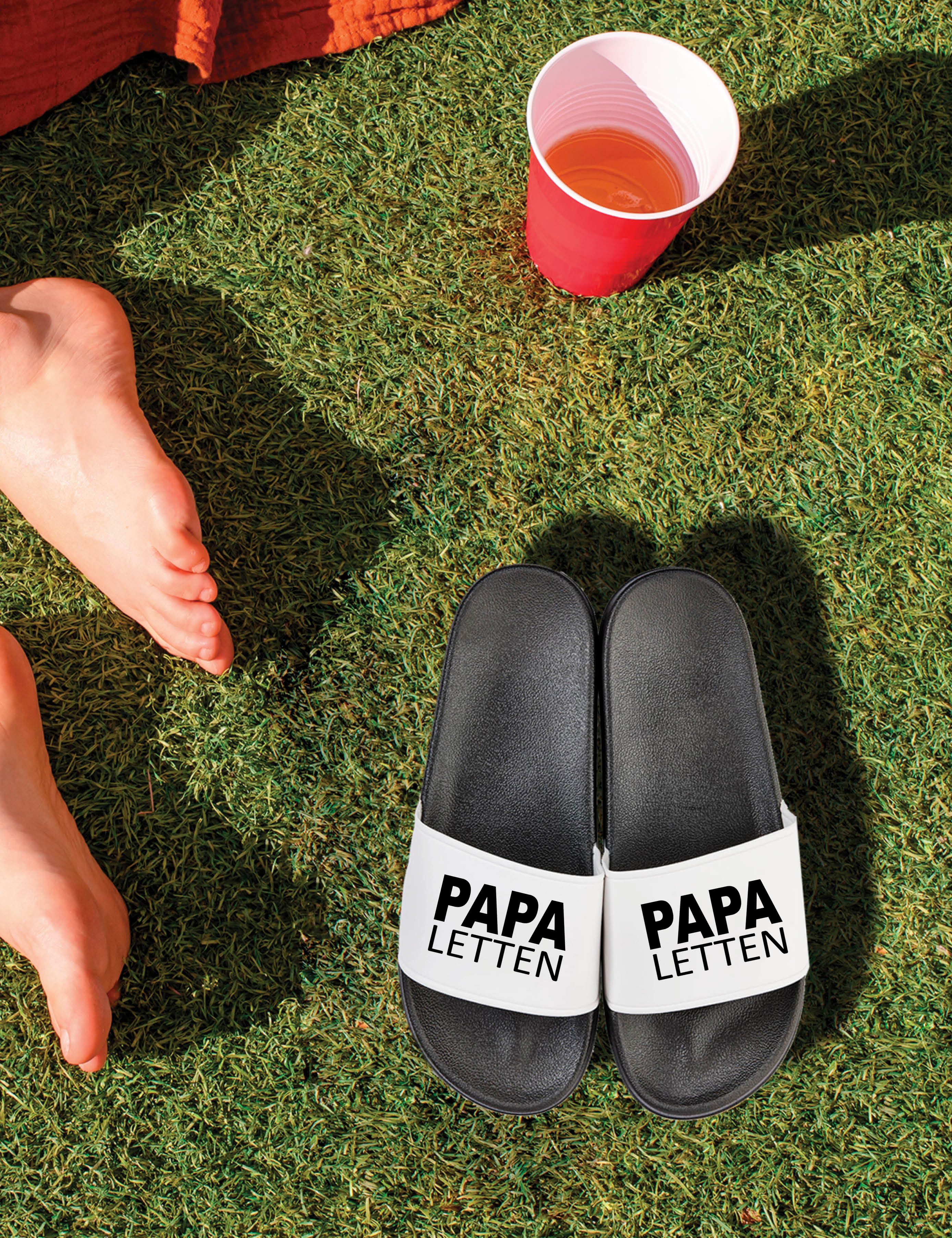 Youth Designz Herren Badelatschen "Papa Letten" Fun-Print lustig Geschenk S günstig online kaufen