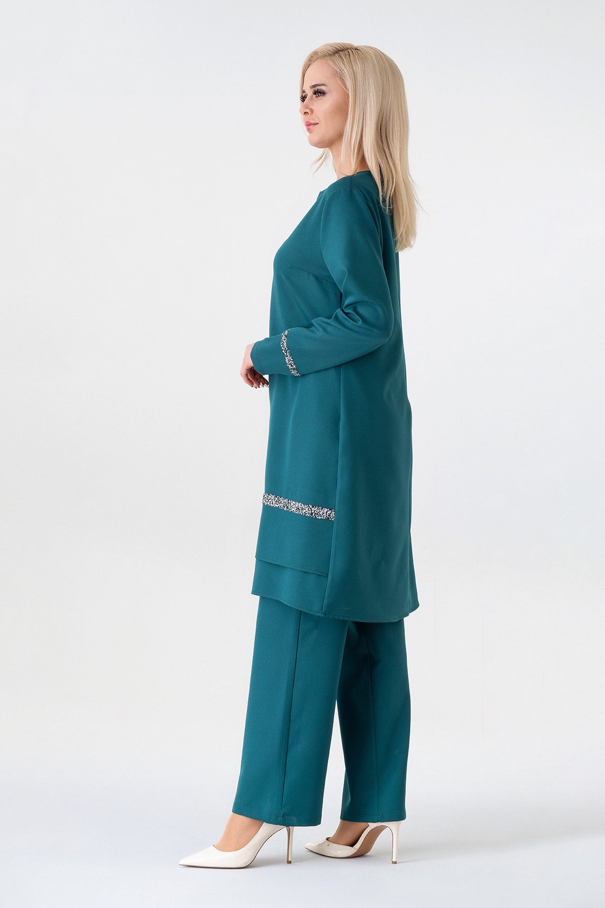 fashionshowcase Hosenanzug Zweiteiler mit langer Tunika mit Glitzerborten - Modest Fashion (2-tlg) Doppelsaum, funkelnde Akzente, 4-Jahreszeiten-tauglich