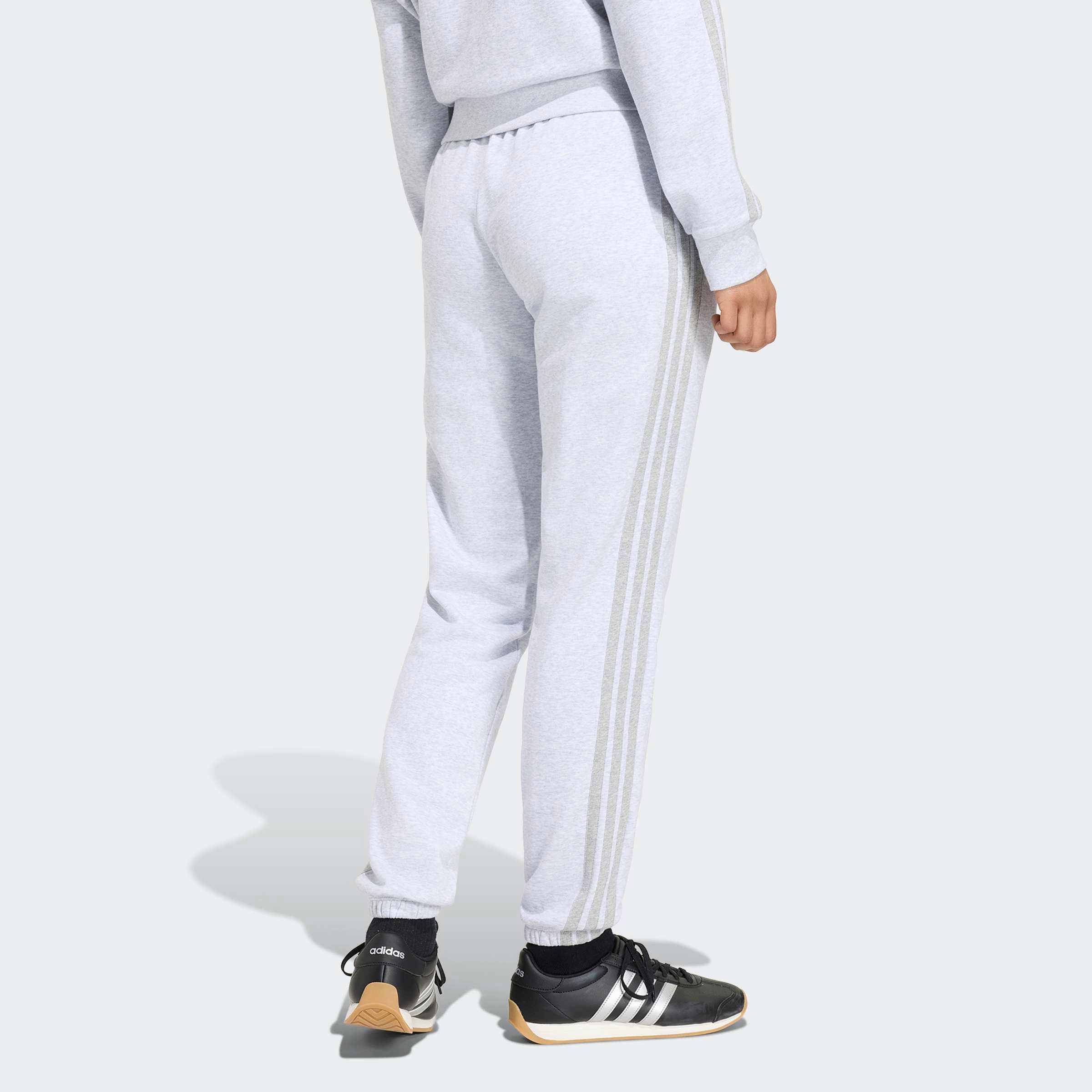 adidas Sportswear Sporthose ESSENTIALS 3-STREIFEN FRENCH TERRY CUFFED Reguläre Passform, mittelhoher Bund, weiches French Terry Material