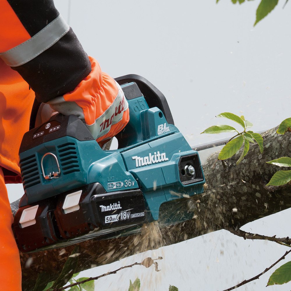 Makita Akku-Kettensäge »DUC256Z« 2x18V, 20 m/s, 25 cm, kompakt, ohne Akku und Ladegerät, bürstenlos,hohe Kettengeschwindigkeit für professionelle Baumpflege