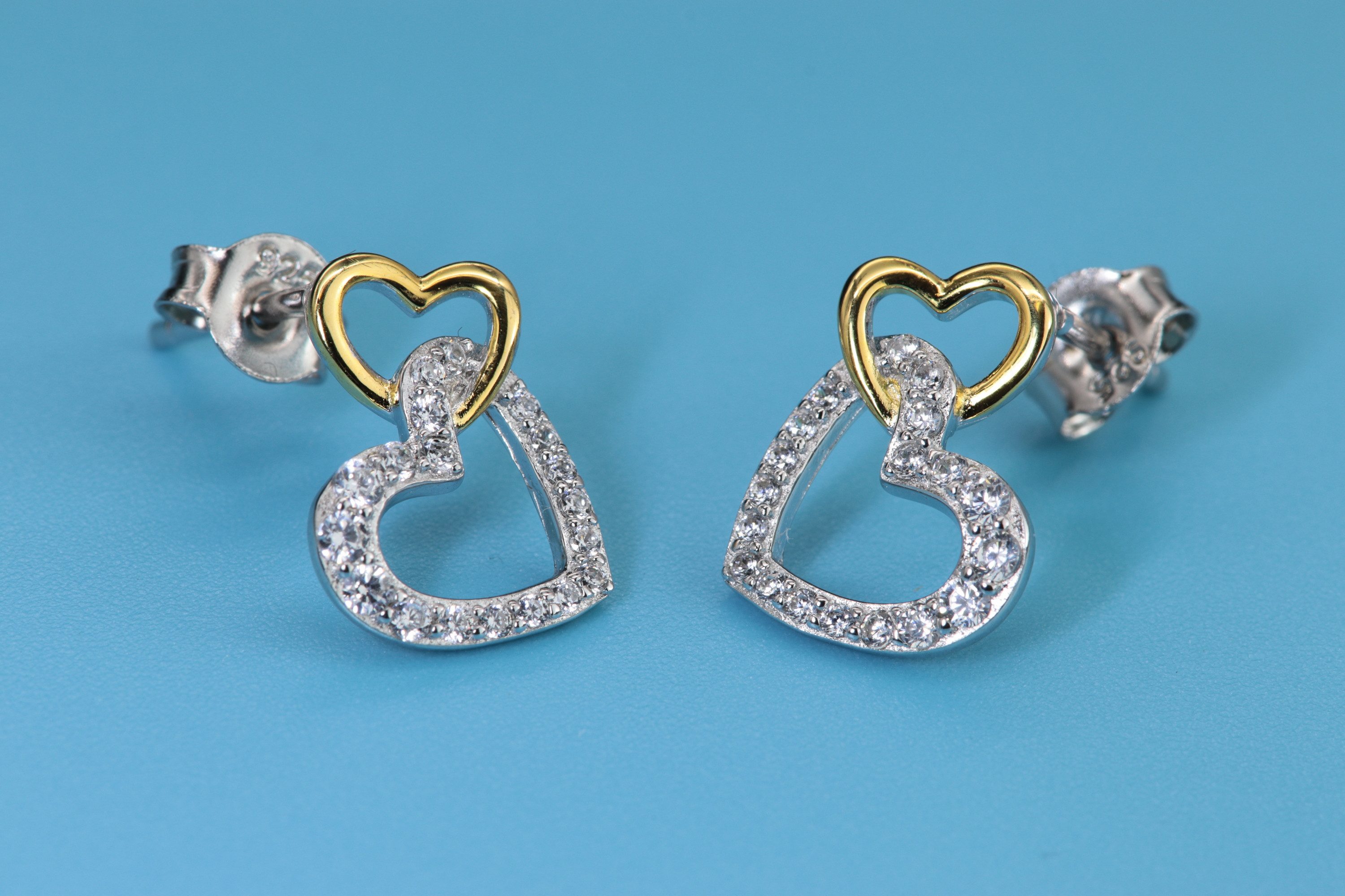 SCHEPPE SCHMUCK Paar Ohrstecker Ohrringe - 925 Sterling Silber - goldenes Herz - je 19 Cubic Zirkonia (2-tlg., incl. Schmuckschachtel), 2,17 x 0,91 x 0,15 cm – Bild 5 von 5
