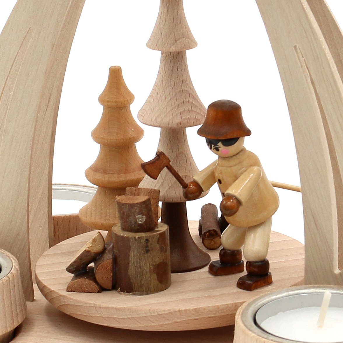 Dekohelden24 Weihnachtspyramide Pyramide aus Buchenholz Waldarbeiter mit Beil und Hackklotz, ca. 24 cm