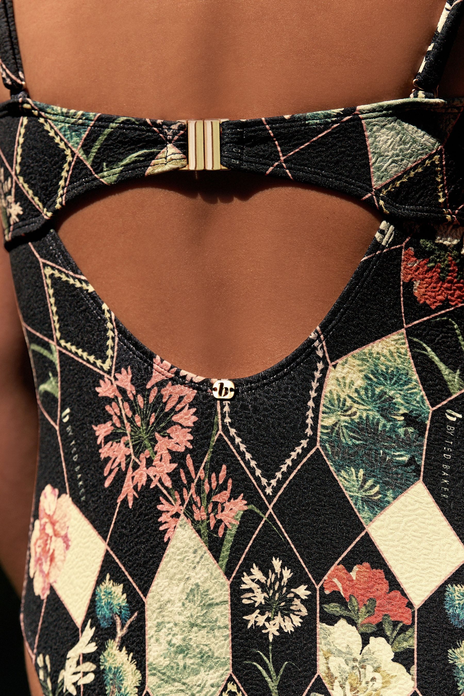 B by Ted Baker Badeanzug B by Ted Baker bauchformender Bandeau-Badeanzug (1 günstig online kaufen