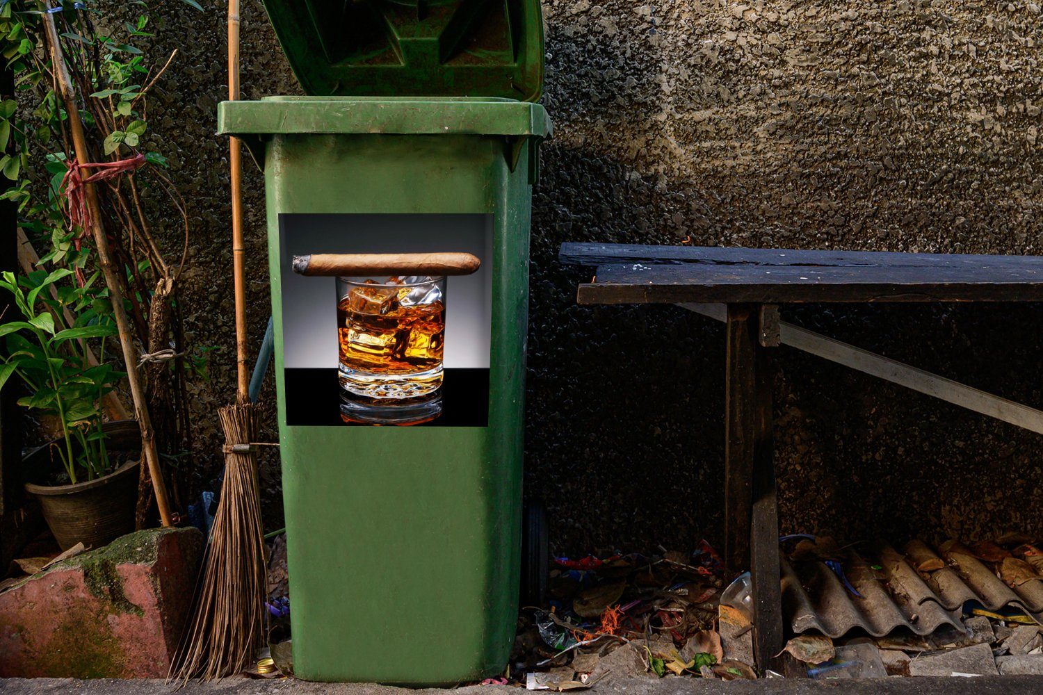 MuchoWow Wandsticker Whiskey - Zigarre Abfalbehälter Mülleimer-aufkleber, - Container, Glas St), Mülltonne, Sticker, (1