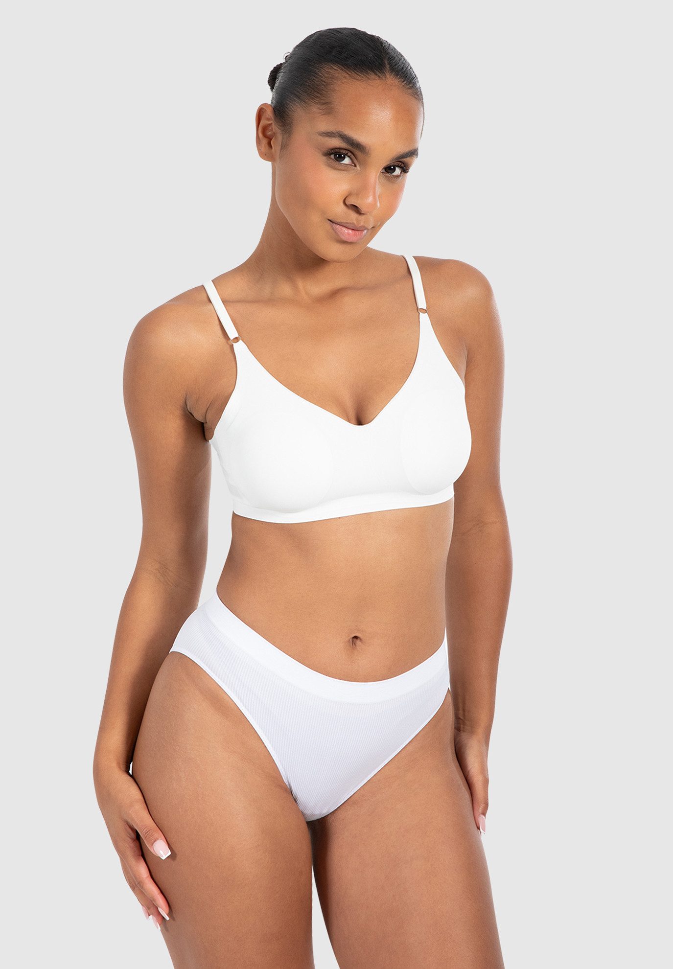 Bralette Nysa mit Cups, leicht bügellos Komfort BH, anpassbare Träger