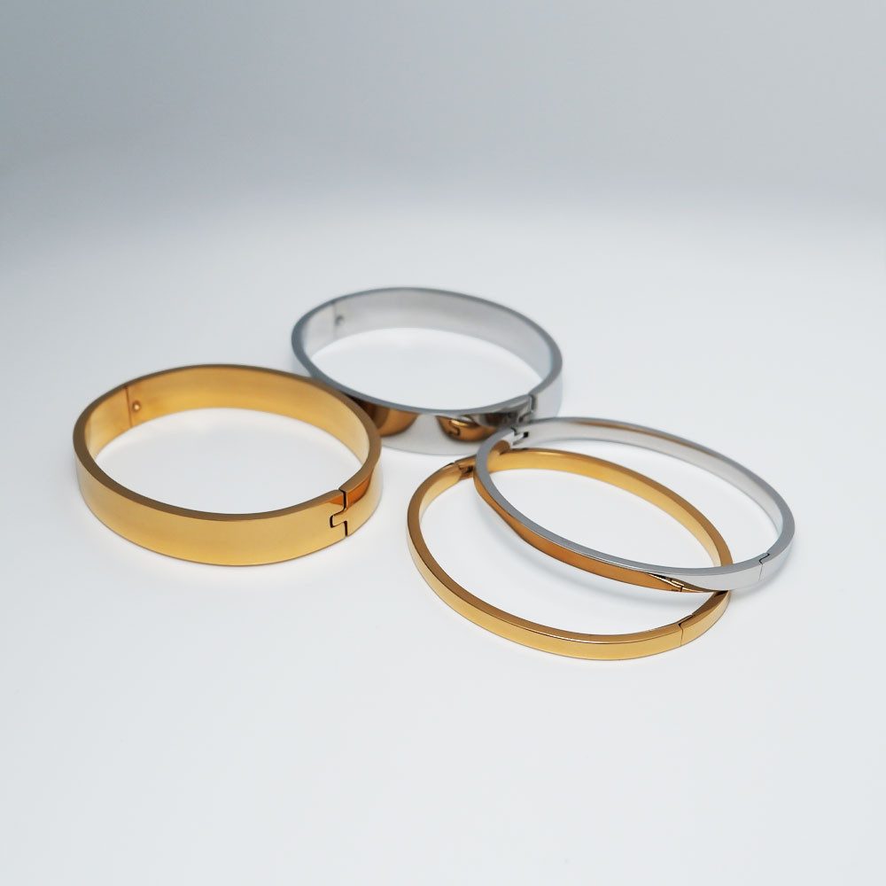 SHELAGO Armreif aus Edelstahl für Damen - Klapp Armreif Silber oder vergoldet (Armreif, 1-tlg., inkl. Schmuckverpackung), Ovale Passform - Sicherer Klappverschluss - In 2 Breiten erhältlich
