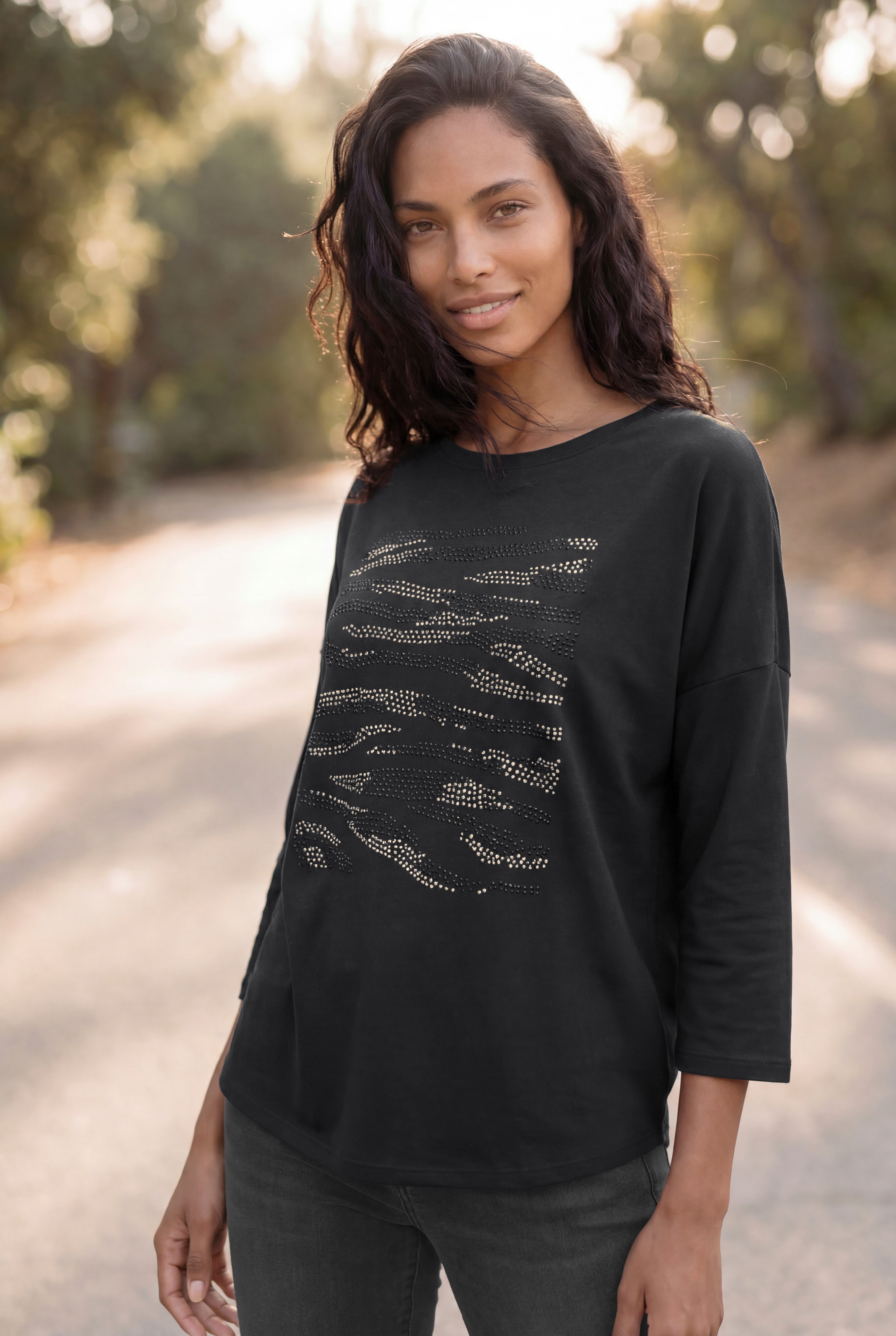 LASCANA 3/4-Arm-Shirt mit Strass-Dessin aus sommerlicher French Terry-Qualität aus Viskose