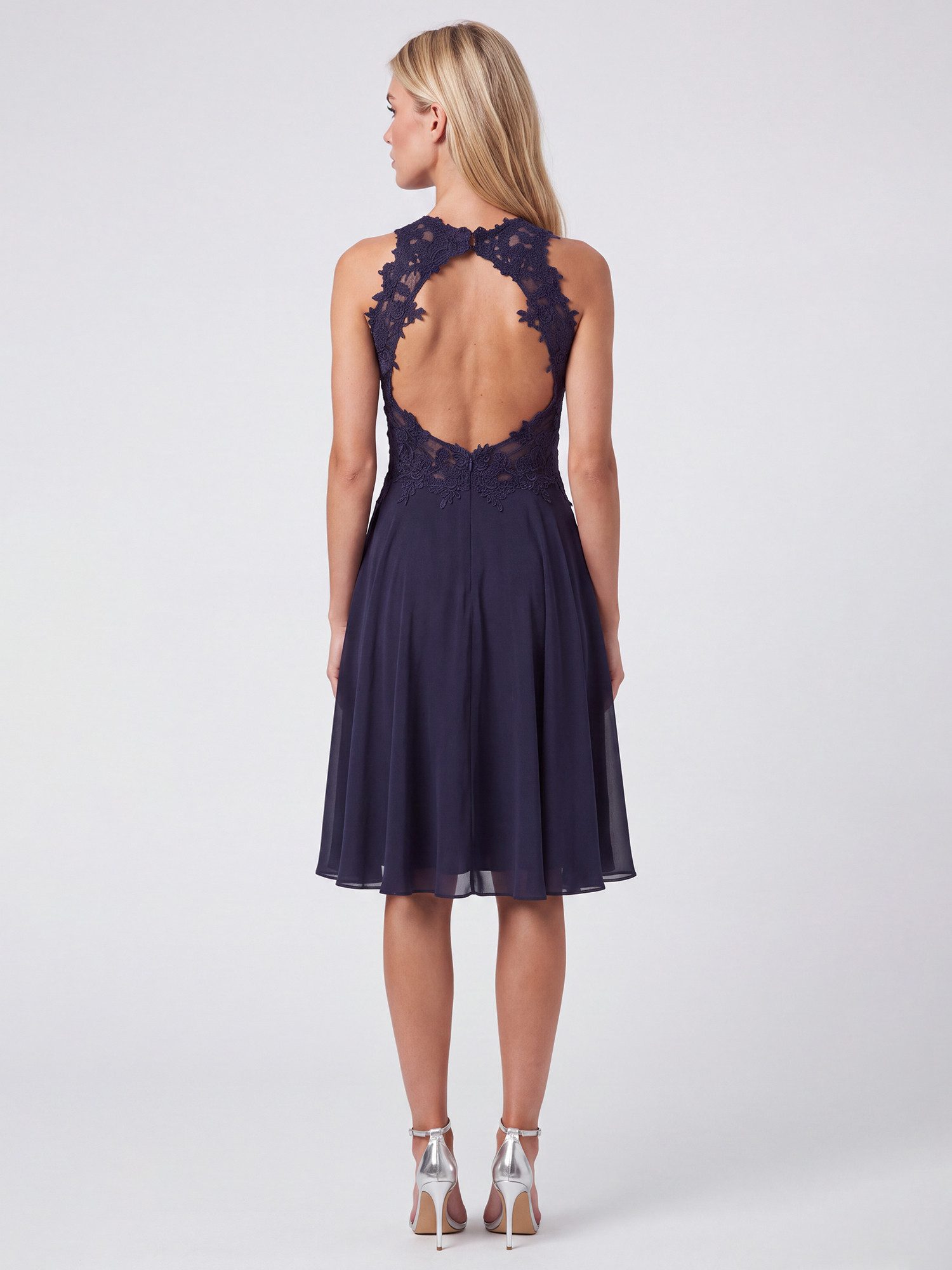 Apart Cocktailkleid mit floraler Spitzenpracht – Bild 5 von 5