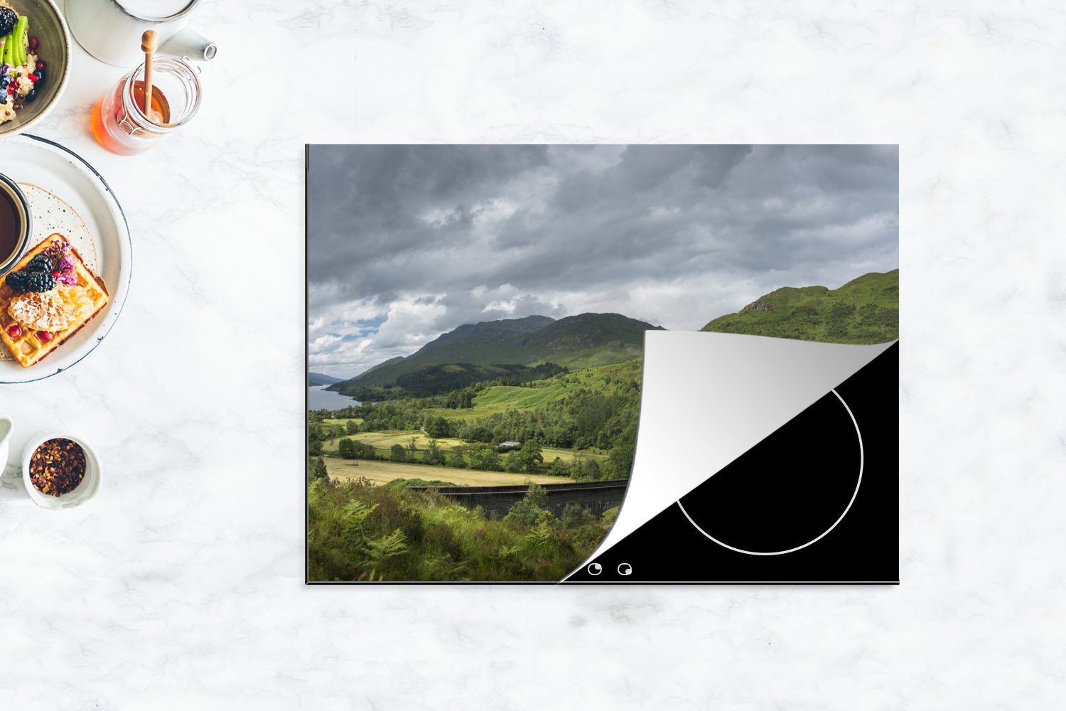 Vinyl, tlg), Natur, MuchoWow Arbeitsfläche Brücke Ceranfeldabdeckung (1 Mobile - 70x52 nutzbar, - cm, Schottland Herdblende-/Abdeckplatte
