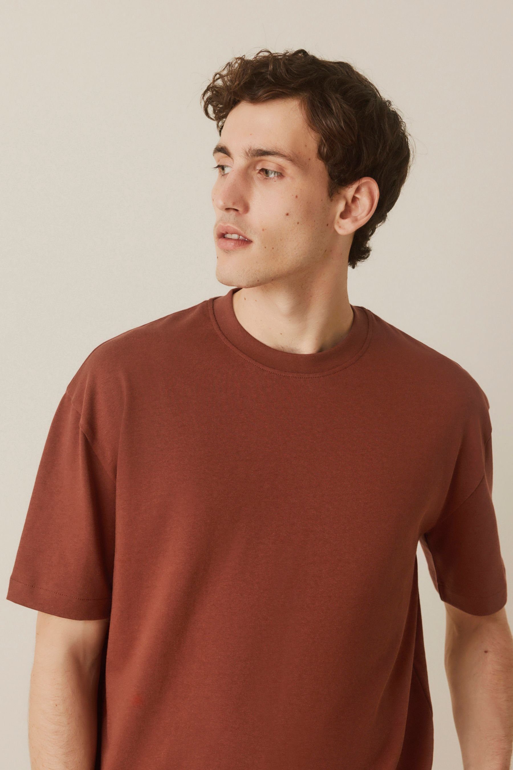 Brown schwerem aus (1-tlg) Stoff Rust T-Shirt T-Shirt Next Fit Oversized