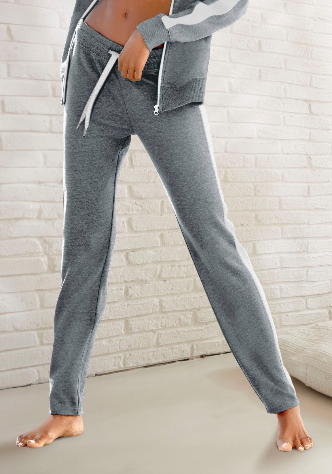Bench. Loungewear Loungehose mit Seitenstreifen und geradem Bein, Loungewear
