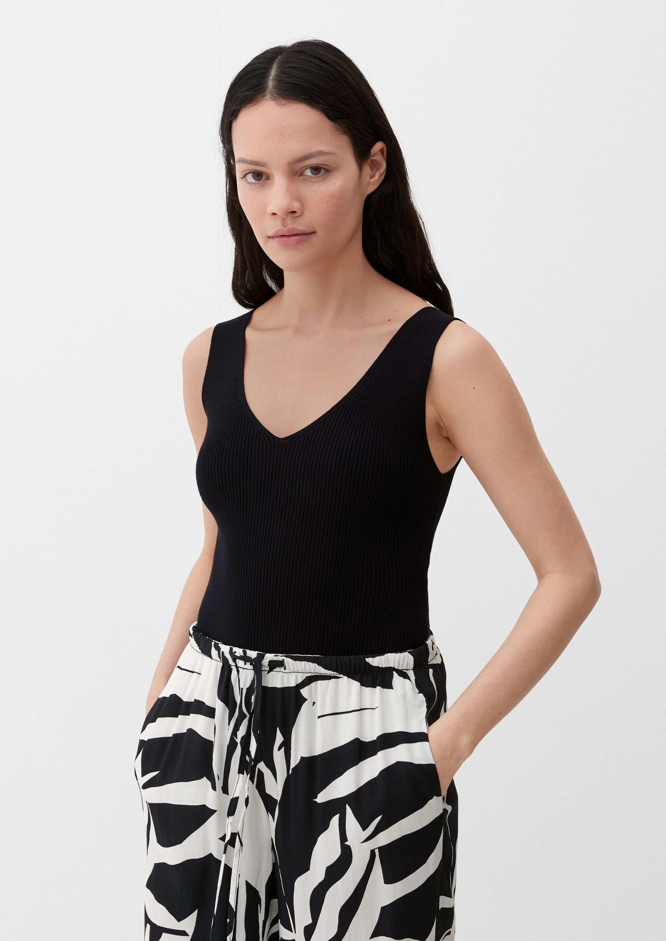 s.Oliver Rundhalspullover Strickpullunder Rippstrick-Top aus Viskosemix