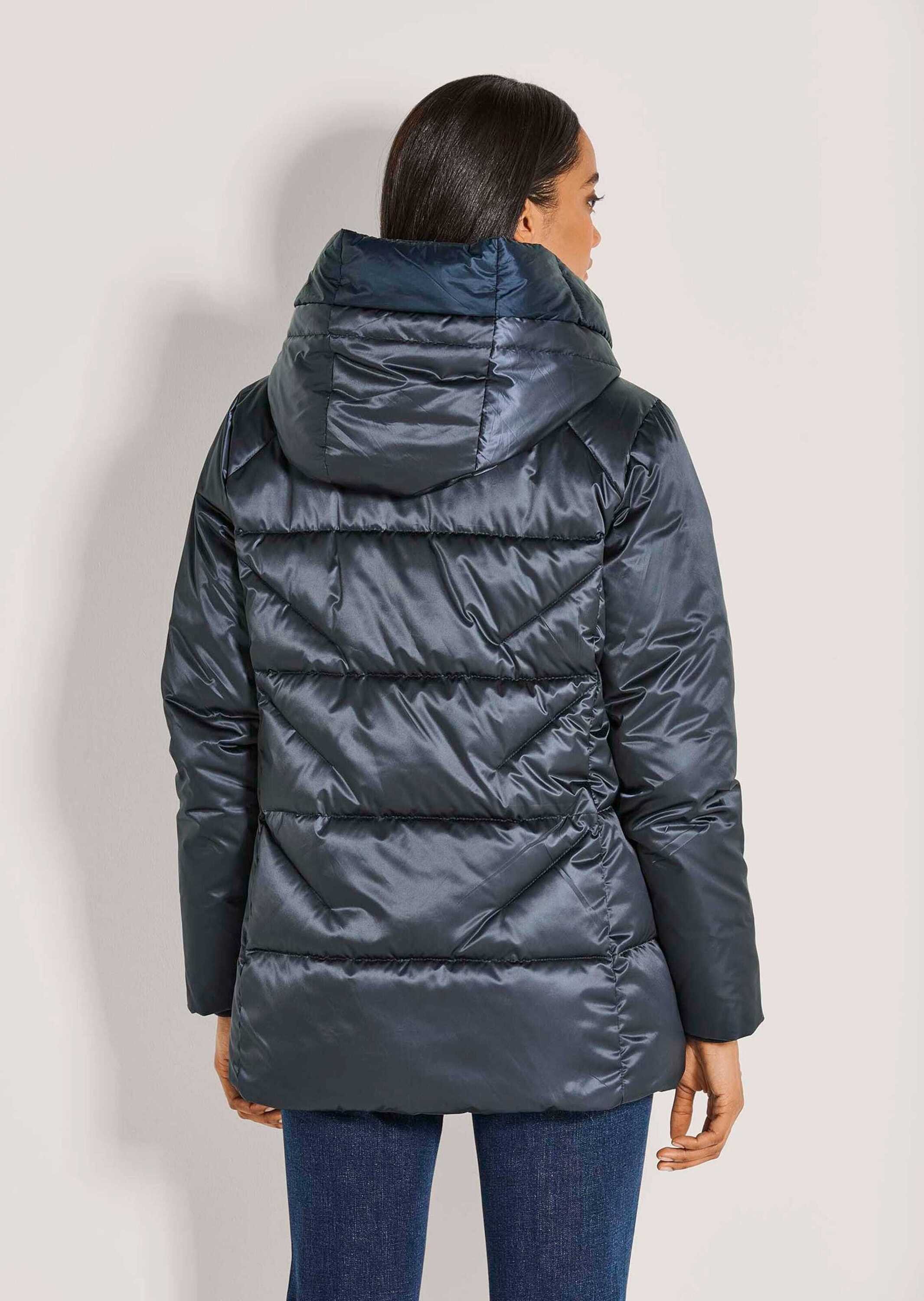 MADELEINE Steppjacke Wattierte Outdoor-Jacke mit Kapuze, Stepp Jacke mit glänzendem Stepp, regulierbare Kapuze, Zwei-Wege-Zipper