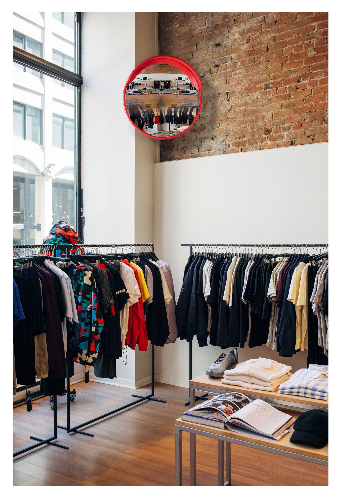 Stagecaptain Spiegel MC-60 Mirrcon Verkehrsspiegel - konvexer Spiegel mit 60 cm, mit 2 Halterungen für Wand- und Rohrmontage 130° Sichtfeld