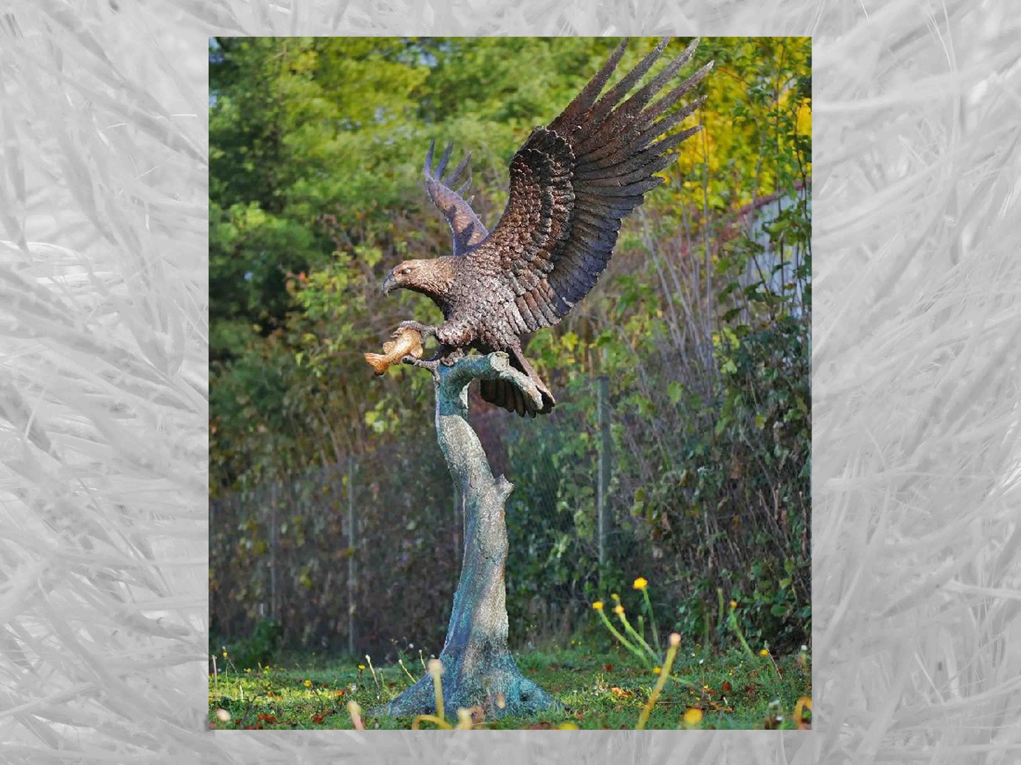 IDYL Gartenfigur IDYL Bronze-Skulptur Großer Adler auf Stamm, Bronze