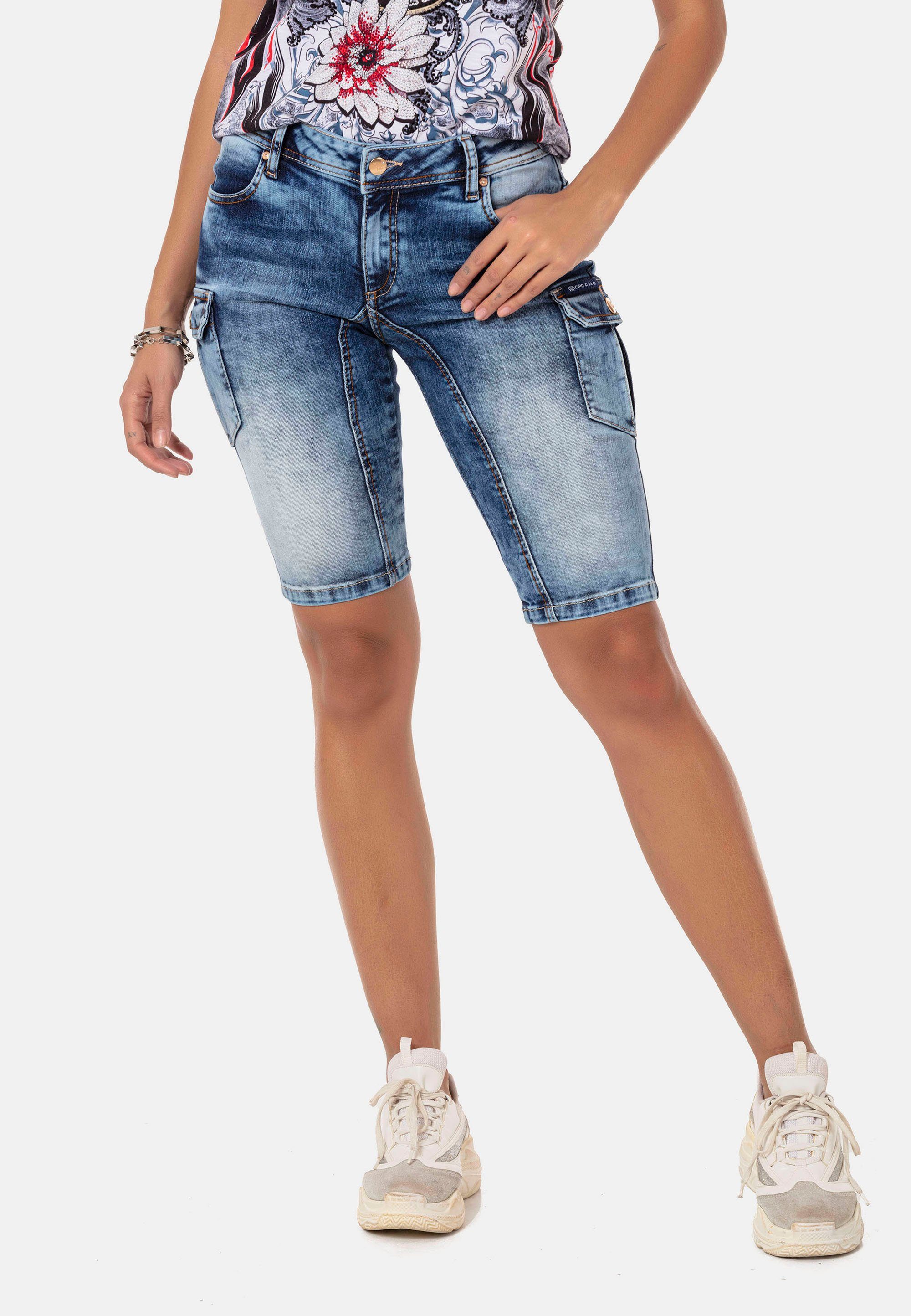 Cipo & Baxx Shorts mit trendigen Cargotaschen