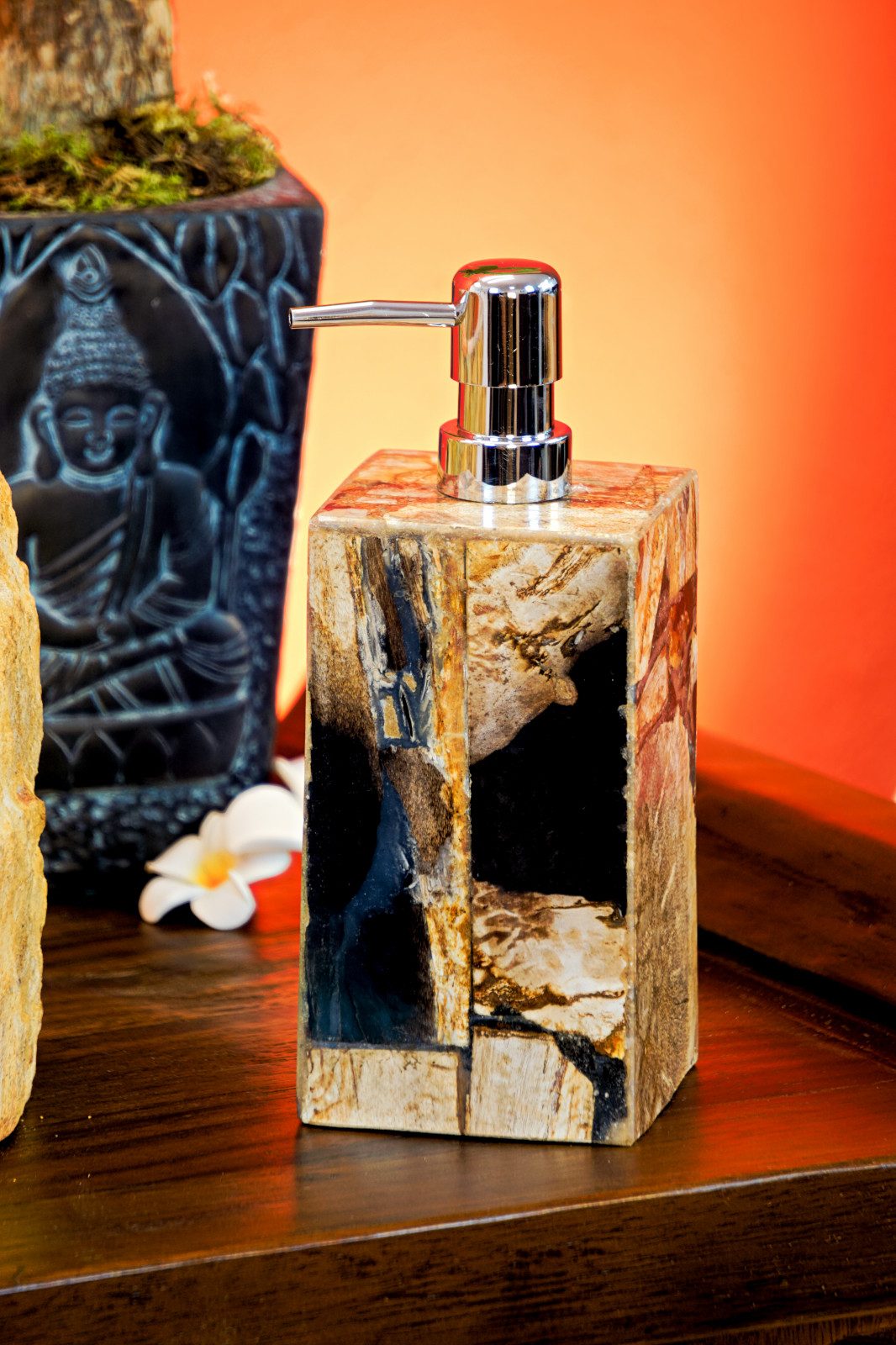 Kinaree Дозаторы мыла Дозаторы мыла Versteinertes Holz dunkel, nachfüllbar, poliert, Edelstahl Pumpkopf, Naturprodukt