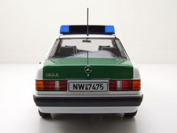 Triple9 Modellauto Mercedes 190 W201 Polizei 1993 grün weiß Modellauto 1:18 Triple9, Maßstab 1:18