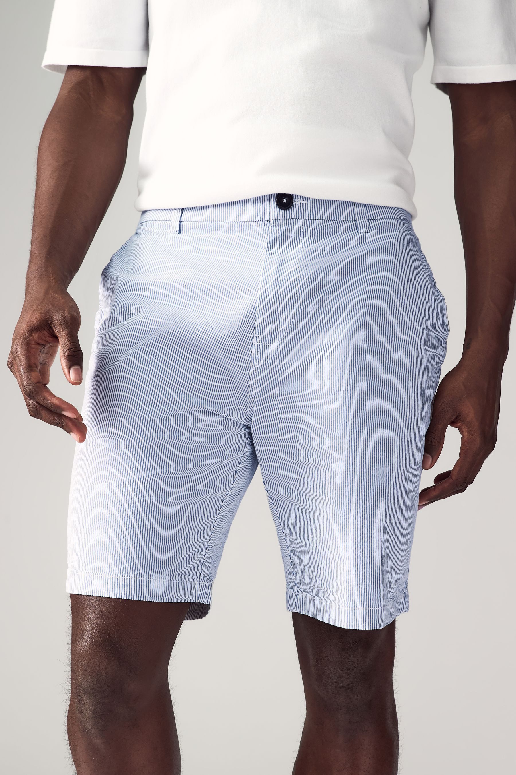 Next Shorts Straight Fit Chinoshorts, Seersucker und Streifen (1-tlg)