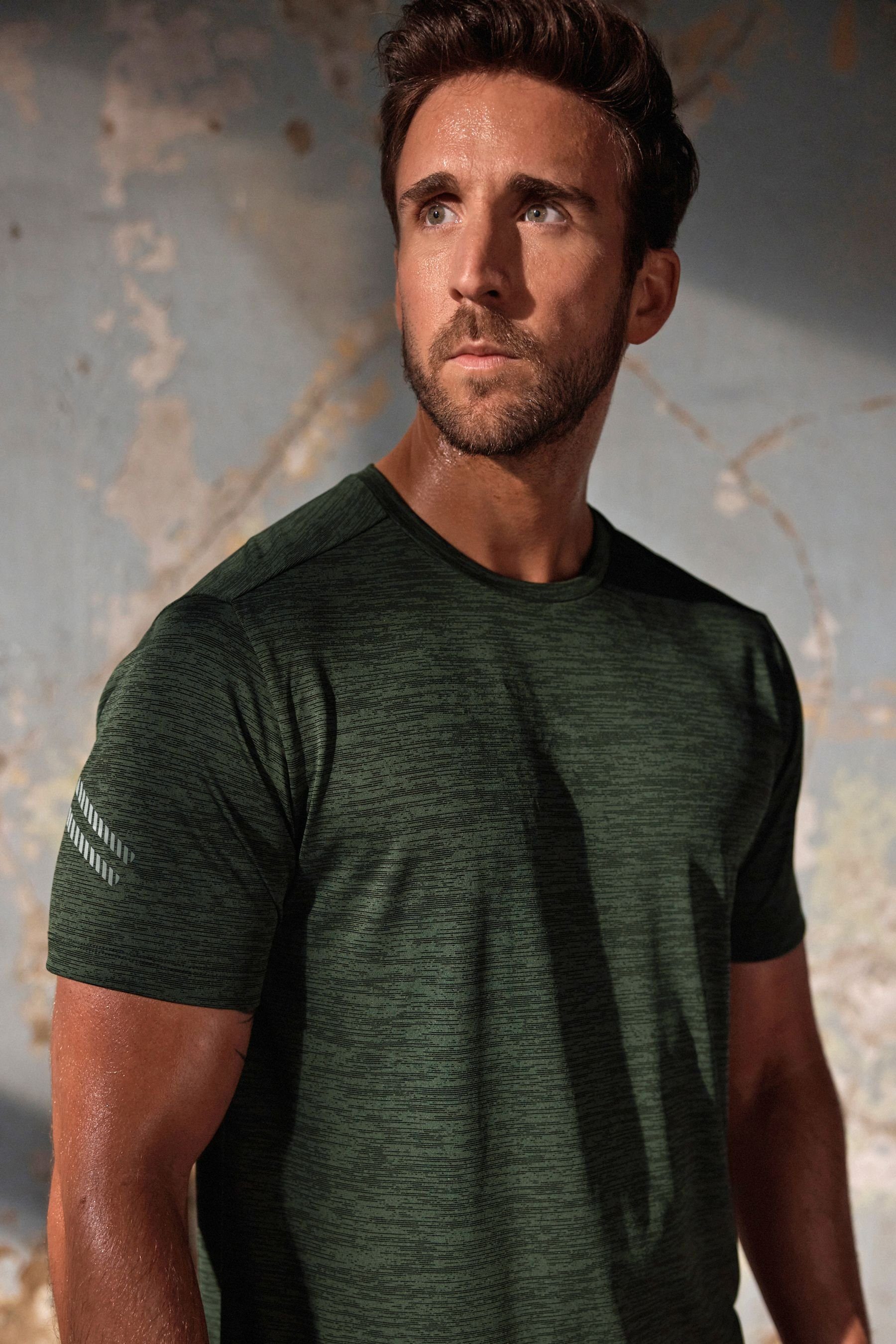 Active Trainingsshirt Next Next Sport-T-Shirt Green Khaki (1-tlg)