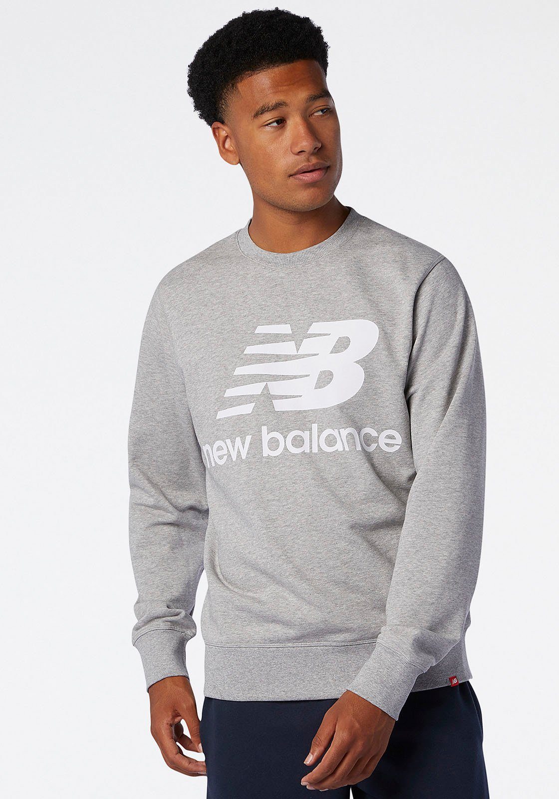 New Balance Sweatshirt NB ESSENTIALS STACKED LOGO FLEECE CREW grau