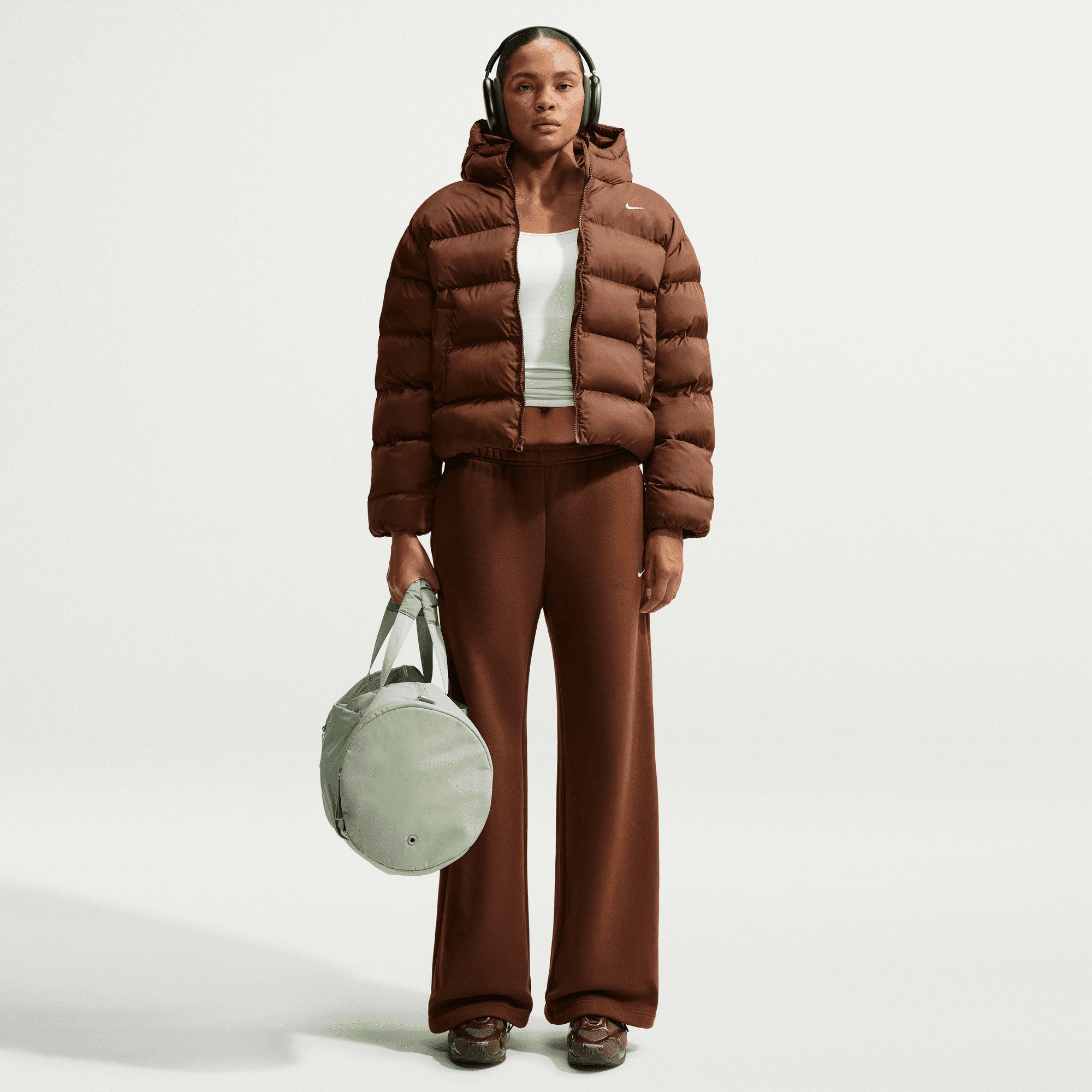 Nike Sportswear Outdoorjacke W NK TF SYN CLSSC JKT sportlicher Schnitt, in den Größen XS bis XXL erhältlich