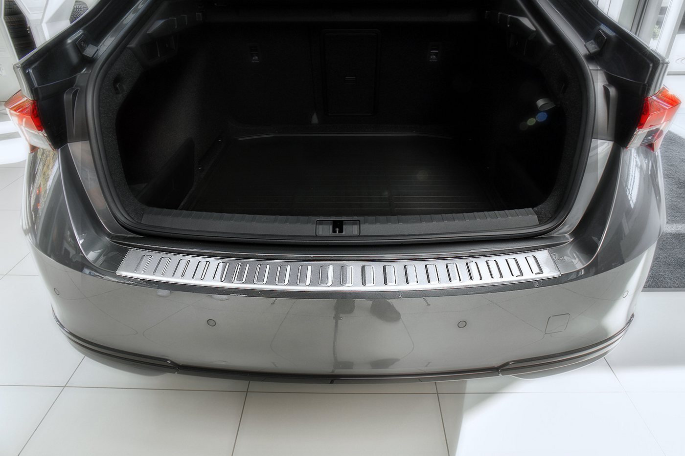 Thumbnail - tuning-art Ladekantenschutz L3100 Edelstahl passgenau für Skoda Octavia 4 Limo FL ab 2024-