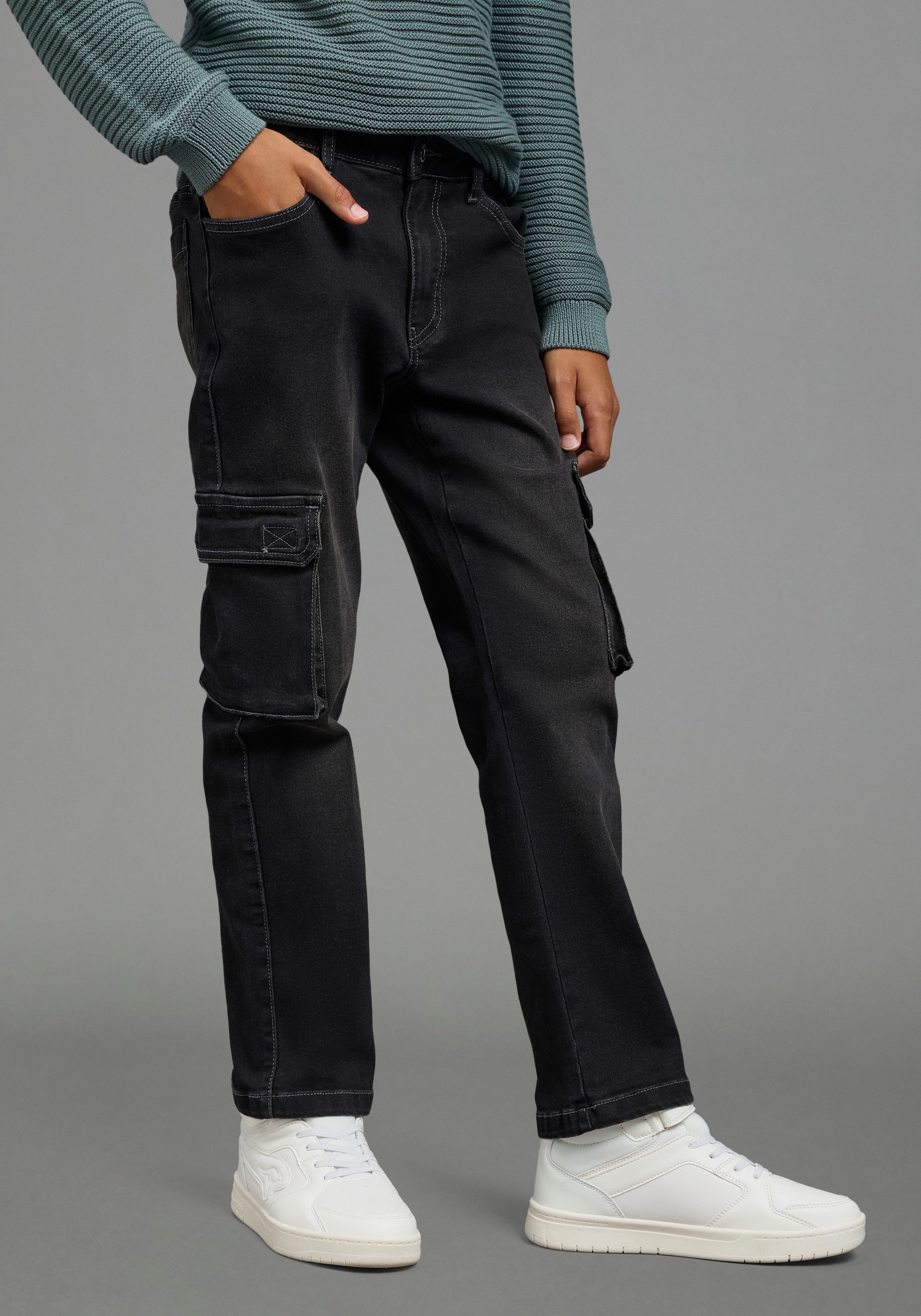 Bruno Banani Loose-fit-Jeans Cargojeans in lockerer Form mit Carog-Taschen, gerades Bein, normale Leibhöhe