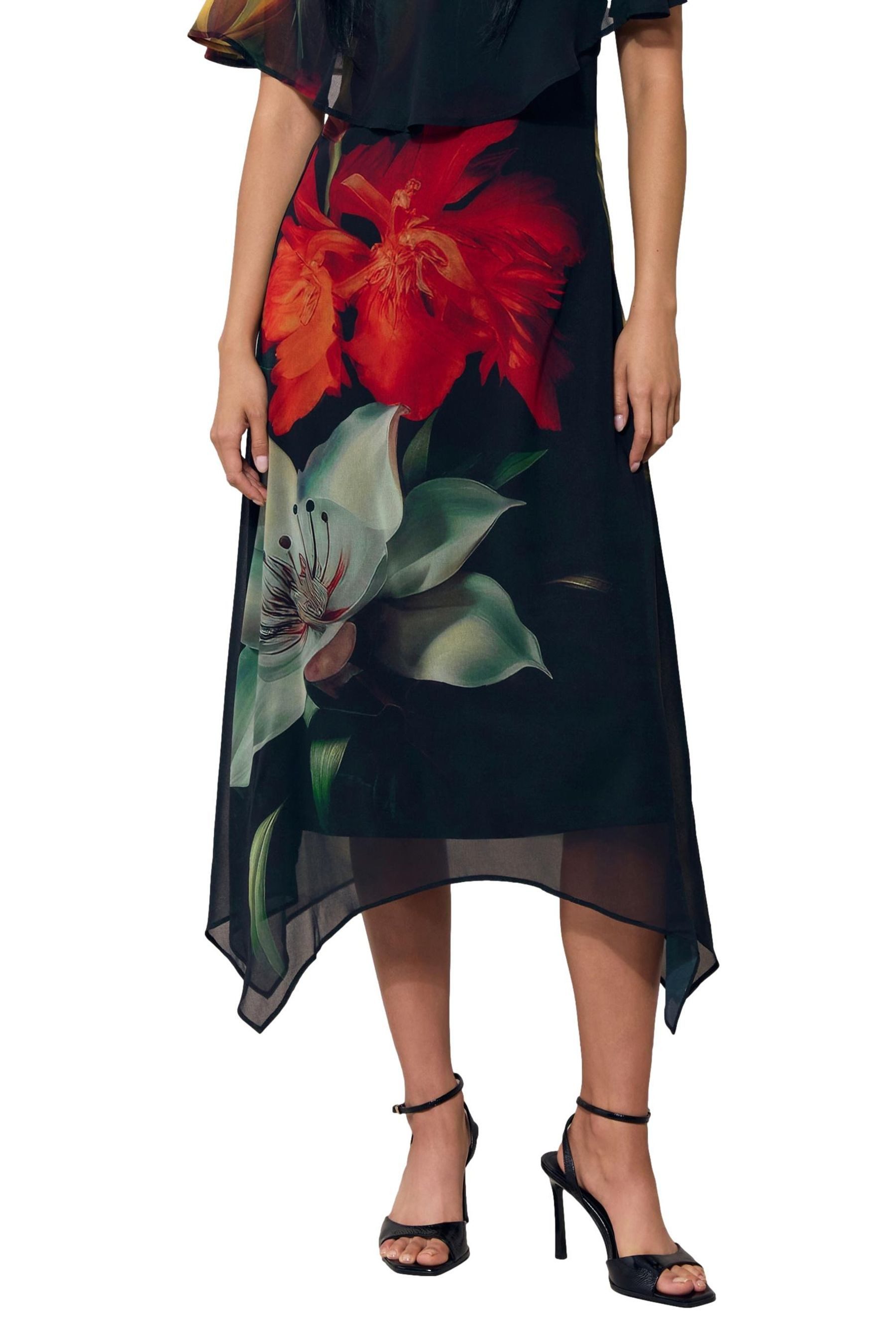 LIPSY Maxikleid Geblümtes Fit-+-Flare-Maxikleid mit Cape (2-tlg)
