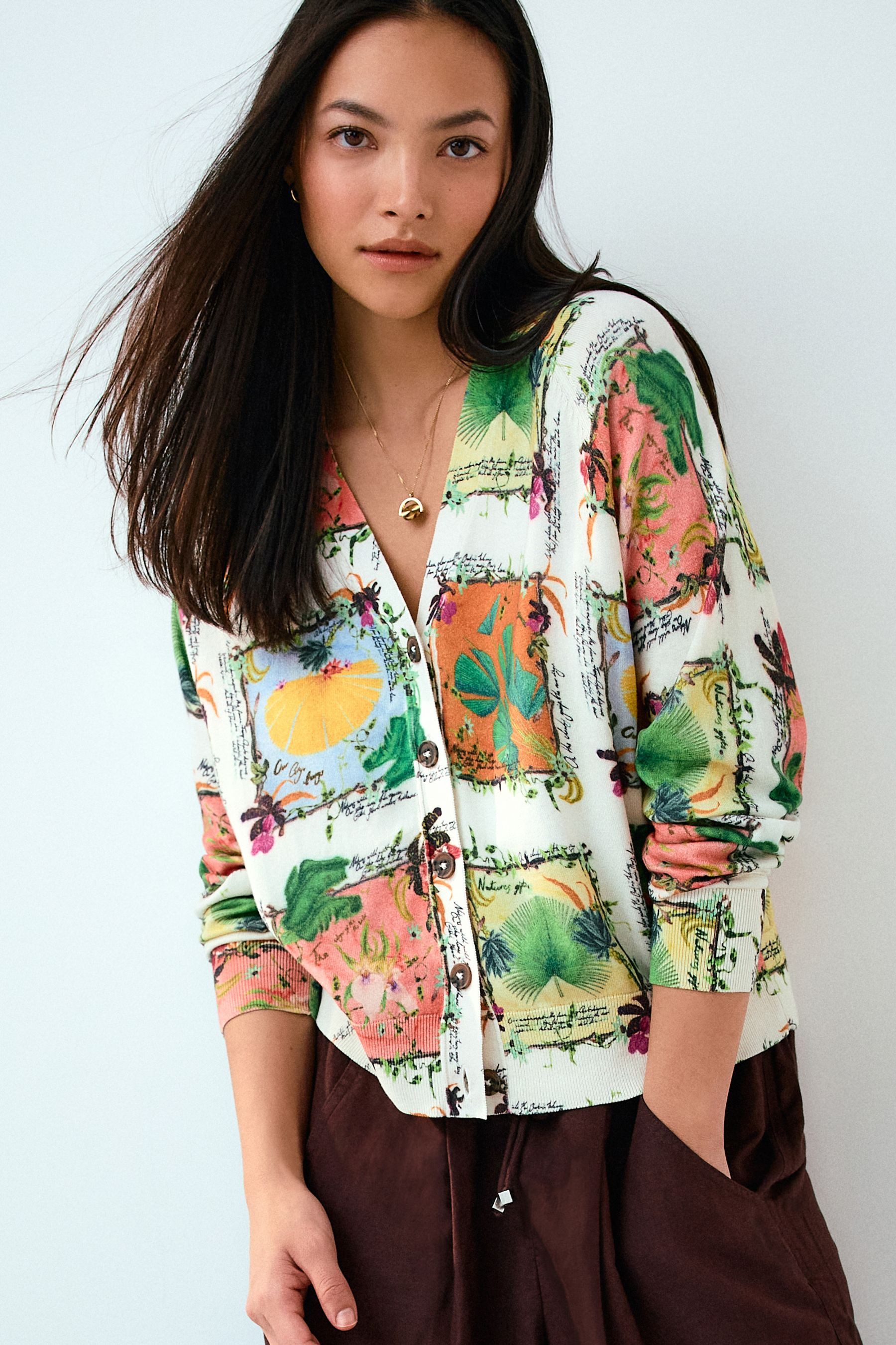 Next Strickjacke Strickjacke mit V-Ausschnitt, Kurzgröße (1-tlg)