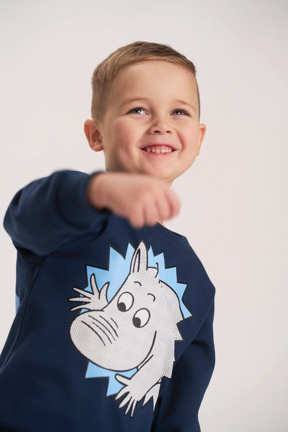 Moomin by Martinex Sweatshirt Moomin Kids Sweatshirt „Hey Moomin“ – Dark Blue - Print vorne & hinten