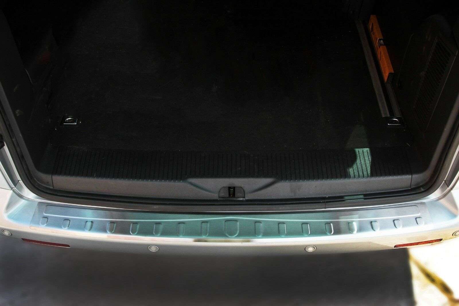 RECAMBO Ladekantenschutz für VW T5, VW T6, ab 2003-, 130CM + Stoßstangenschutz, V2A rostfrei, Exklusive Optik, praktischer Schutz & perfekte Passform