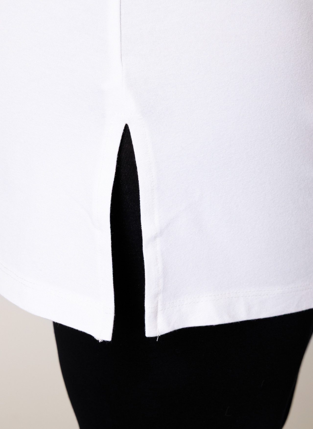 Base Level Curvy Longshirt ABBIGALE ärmellos, seitlich geschlitzt