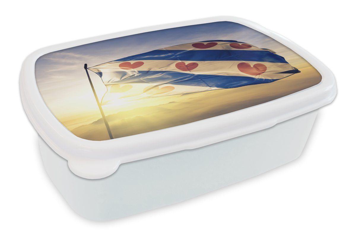 MuchoWow Lunchbox Friesland - Sonne - Friesische Flagge, Kunststoff, (2-tlg), Brotbox für Kinder und Erwachsene, Brotdose, für Jungs und Mädchen weiß