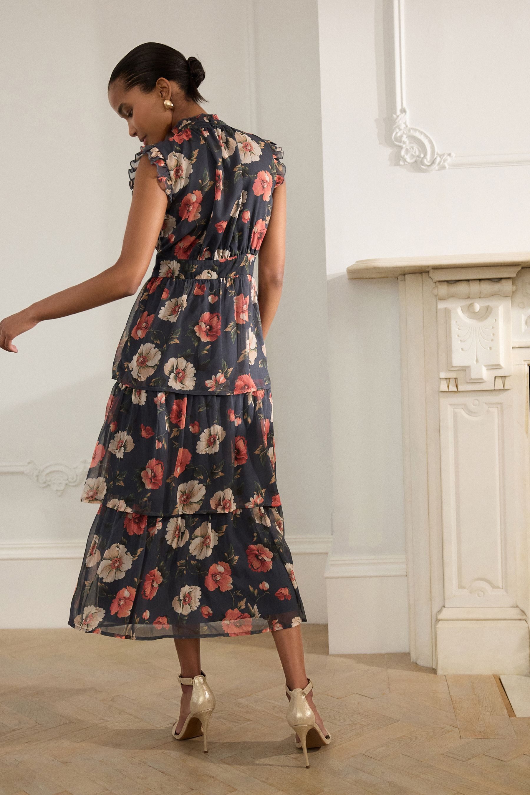 Next Maxikleid Hochgeschlossenes, gestufes Maxikleid mit günstig online kaufen