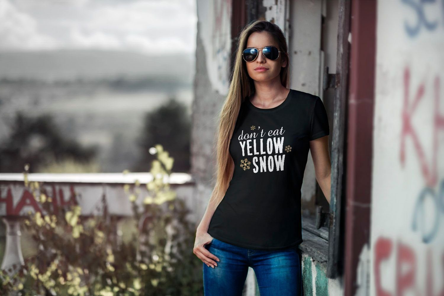 MoonWorks Print-Shirt Damen T-Shirt Don't eat Yellow Snow Spruch Skifahrer Snowboardfahrer Wintersportler lustig Après Ski Slim Fit Moonworks® mit Print