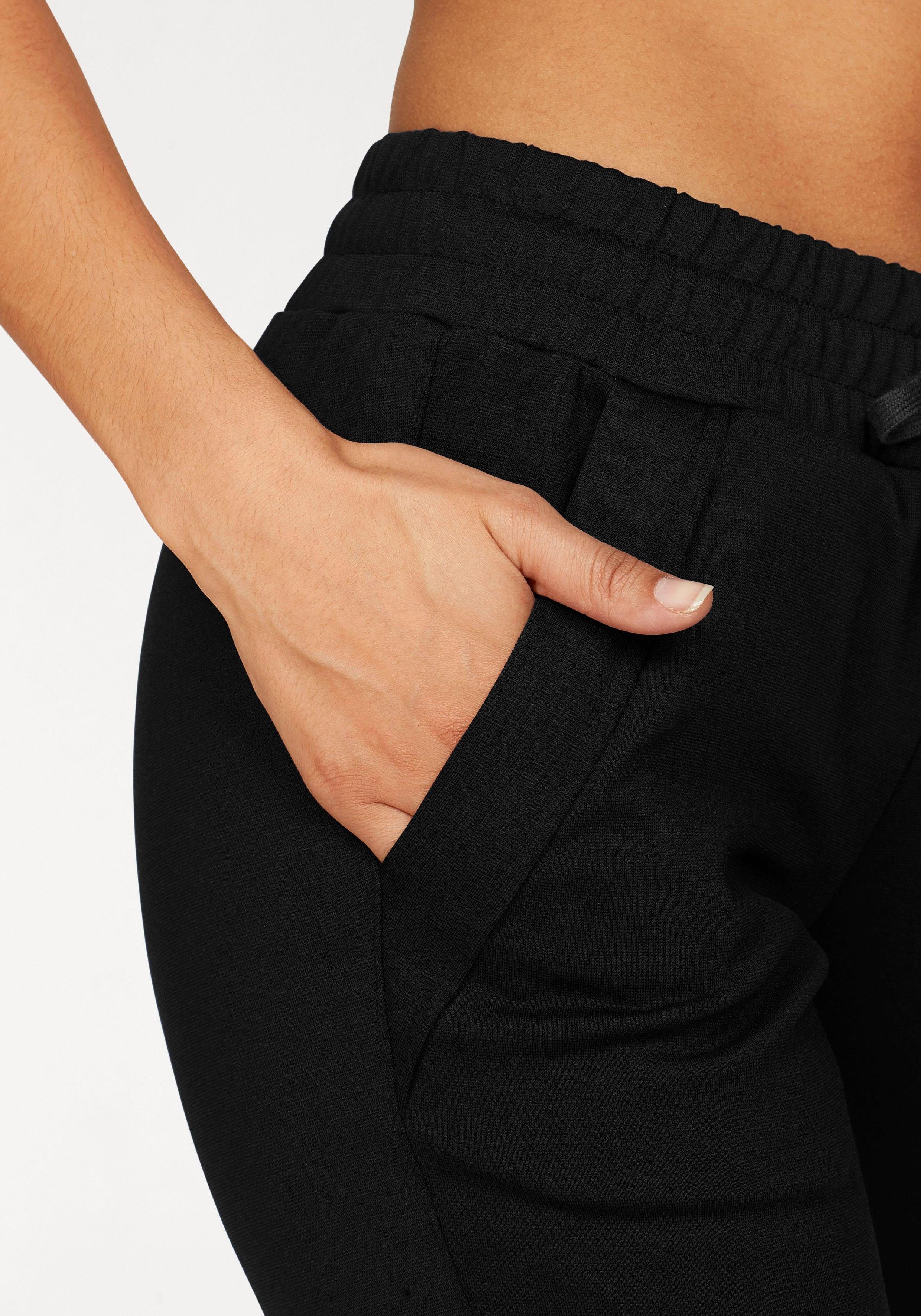 Bench. Loungewear Relaxhose mit schmalem Bein und Zipper am Saum, Loungewear