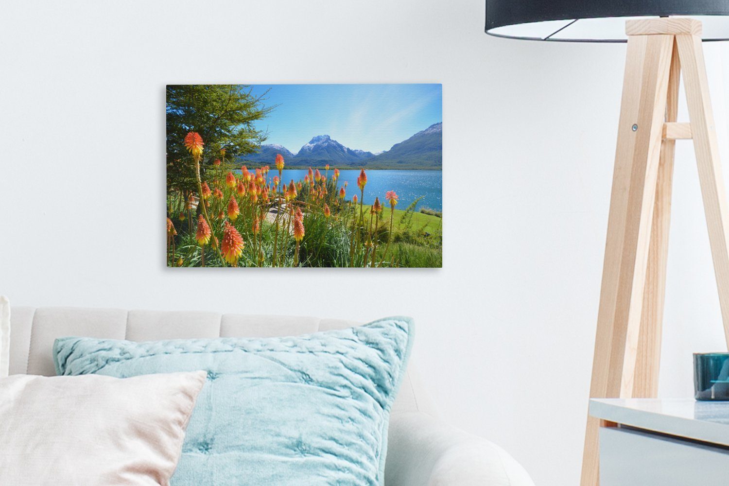 OneMillionCanvasses® Leinwandbild vor Mascardi-See Blumen Wandbild Wanddeko, dem Leinwandbilder, Nahuel-Huapi-Nationalpark St), 30x20 im (1 Aufhängefertig, cm in